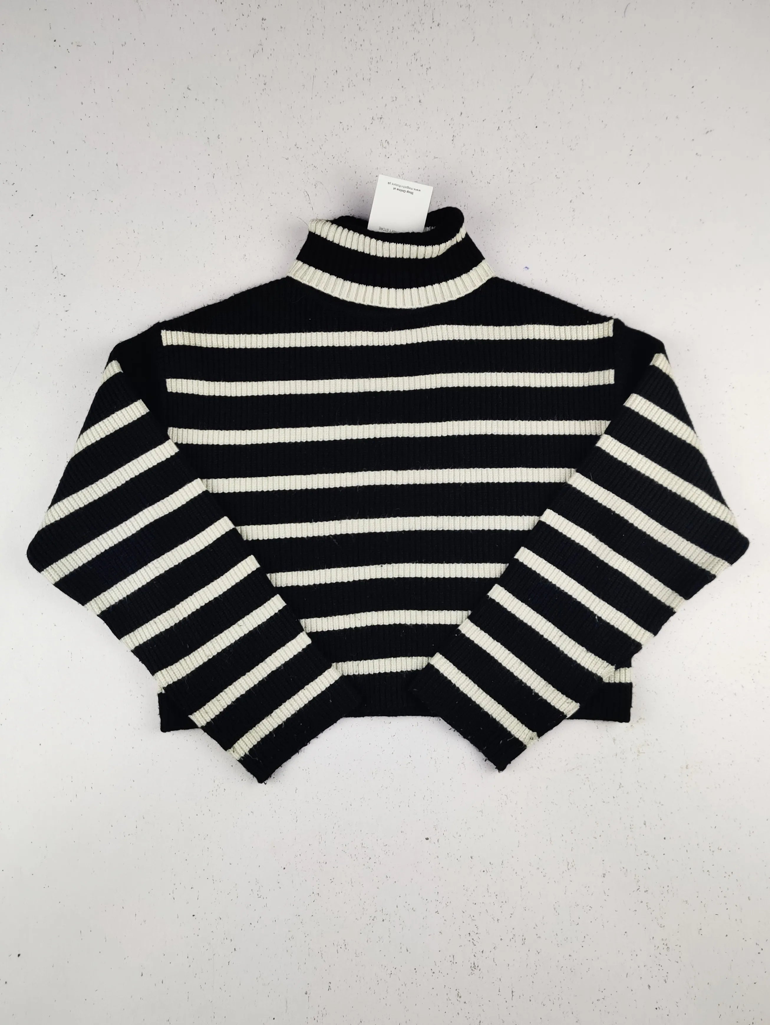 Buy online pre-used pre-loved 100% authentic & Original branded Zara (KWG-9370) available in Pakistan. Top international brands avilable.