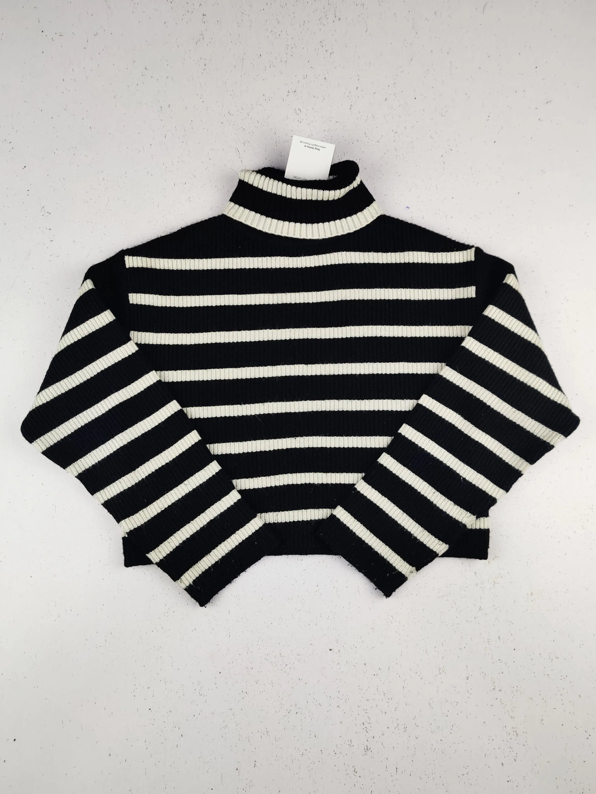 Buy online pre-used pre-loved 100% authentic & Original branded Zara (KWG-9370) available in Pakistan. Top international brands avilable.
