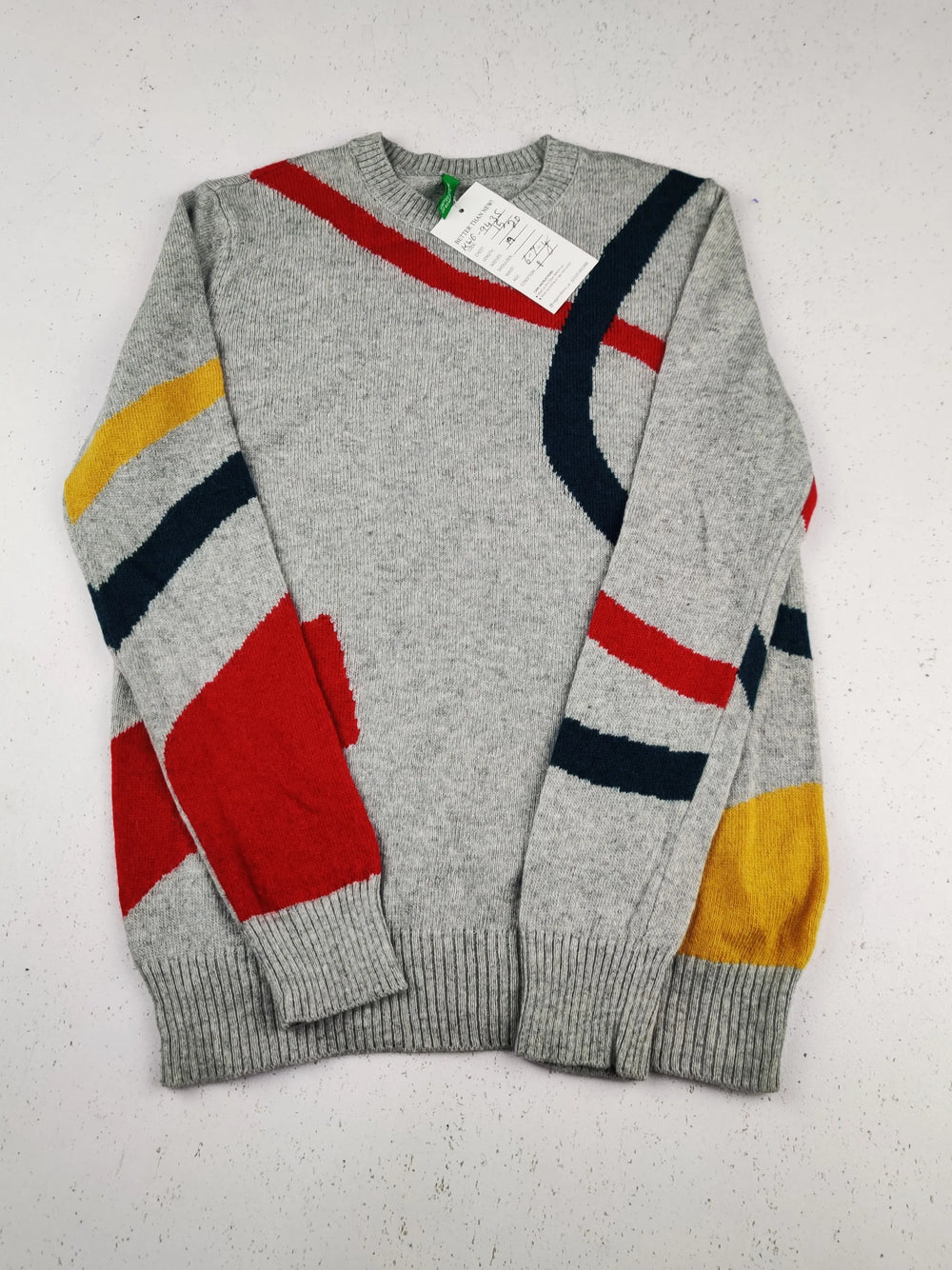 Buy online pre-used pre-loved 100% authentic & Original branded United Colors Of Benetton (KWG-9435) available in Pakistan. Top international brands avilable.