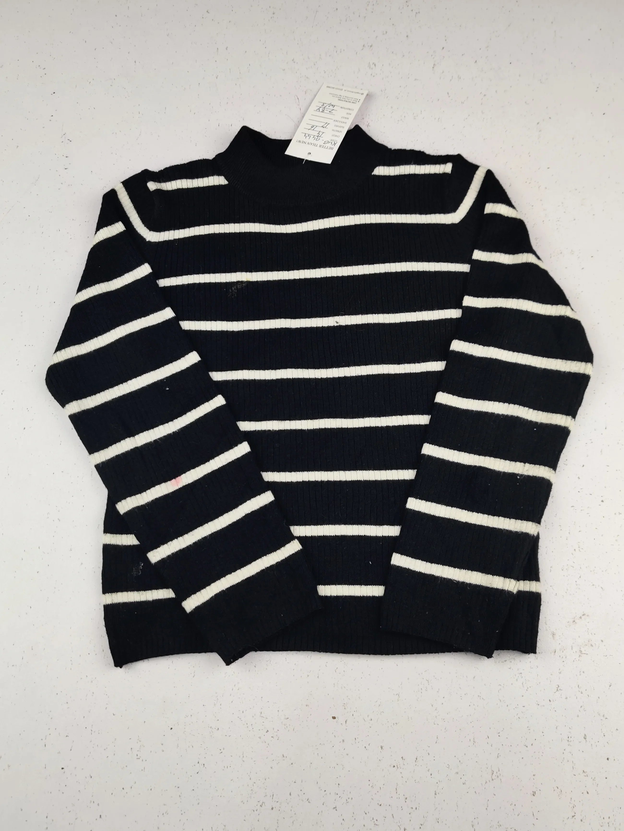 Buy online pre-used pre-loved 100% authentic & Original branded F&F (KWG-9444) available in Pakistan. Top international brands avilable.