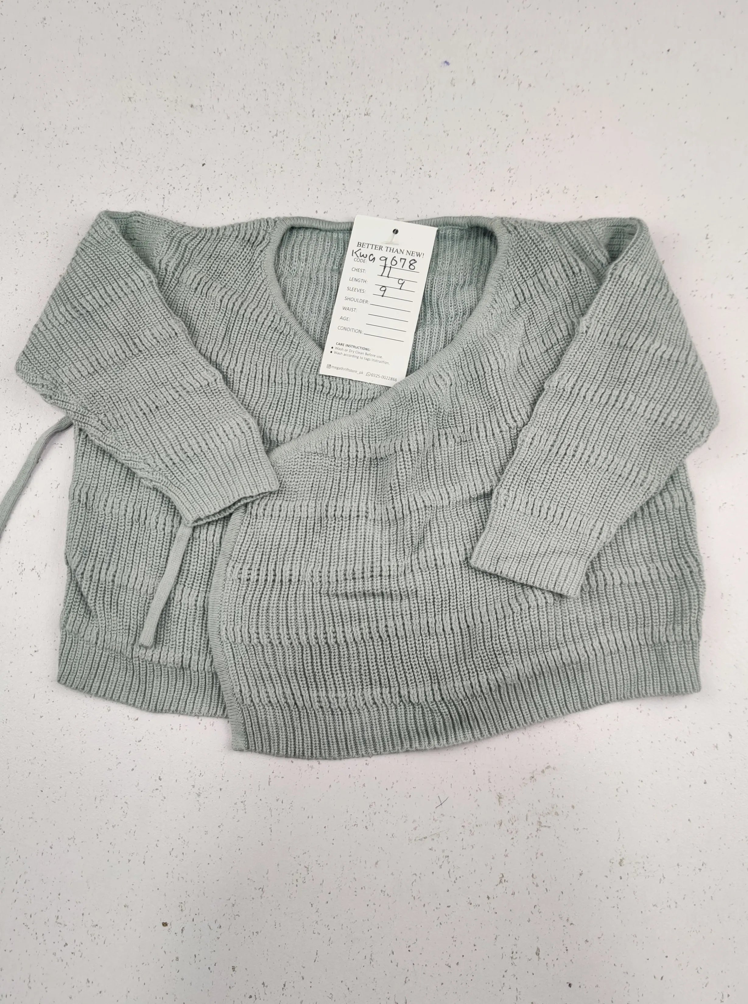 Buy online pre-used pre-loved 100% authentic & Original branded Unknown Brand (KWG-9678) available in Pakistan. Top international brands avilable.
