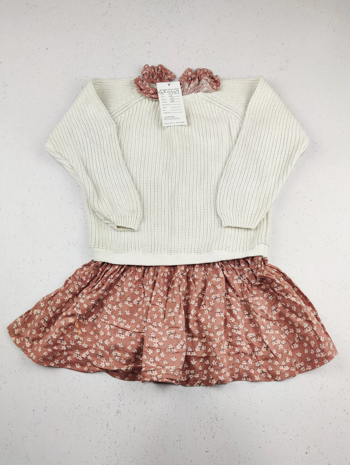 Buy online pre-used pre-loved 100% authentic & Original branded Unknown Brand (KWG-9747) available in Pakistan. Top international brands avilable.