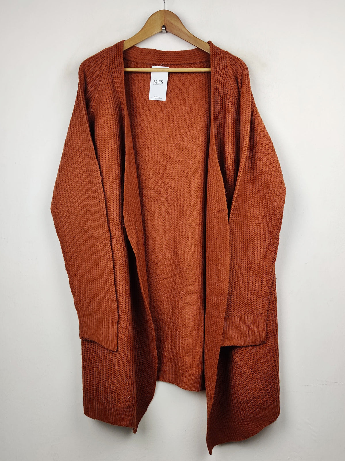 Buy online pre-used pre-loved 100% authentic & Original branded Unknown Brand (LC-2527) available in Pakistan. Top international brands avilable.