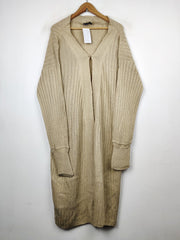 Buy online pre-used pre-loved 100% authentic & Original branded Pretty Little Things (LC-2539) available in Pakistan. Top international brands avilable.