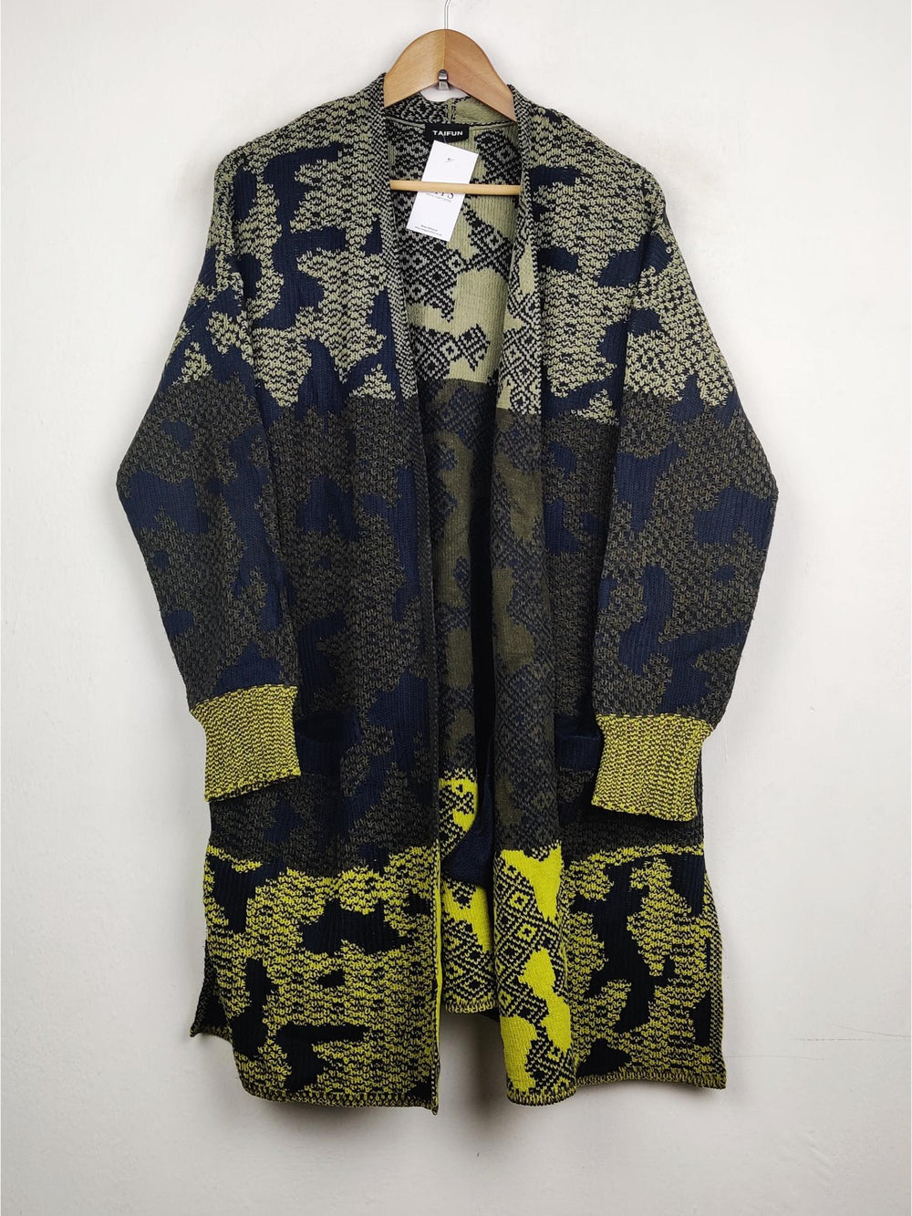 Buy online pre-used pre-loved 100% authentic & Original branded Taifun (LC-2720) available in Pakistan. Top international brands avilable.