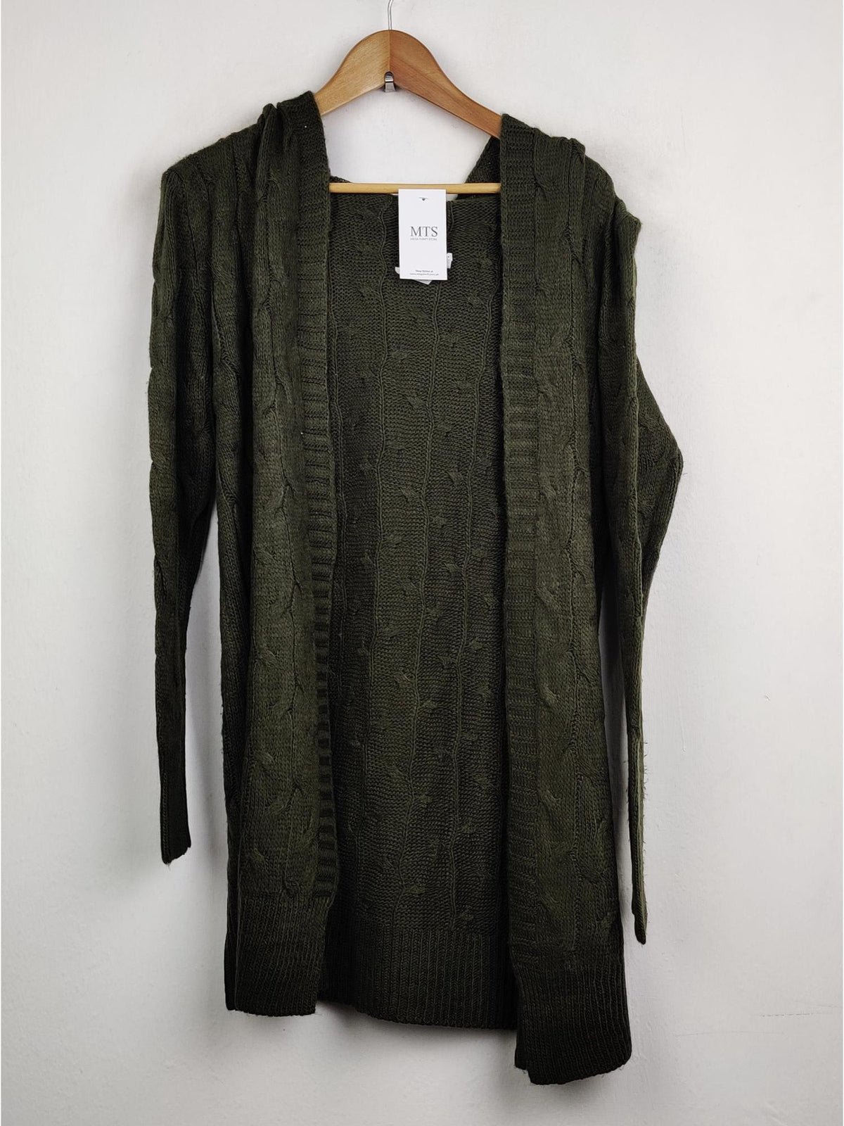 Buy online pre-used pre-loved 100% authentic & Original branded Unknown Brand (LC-2790) available in Pakistan. Top international brands avilable.