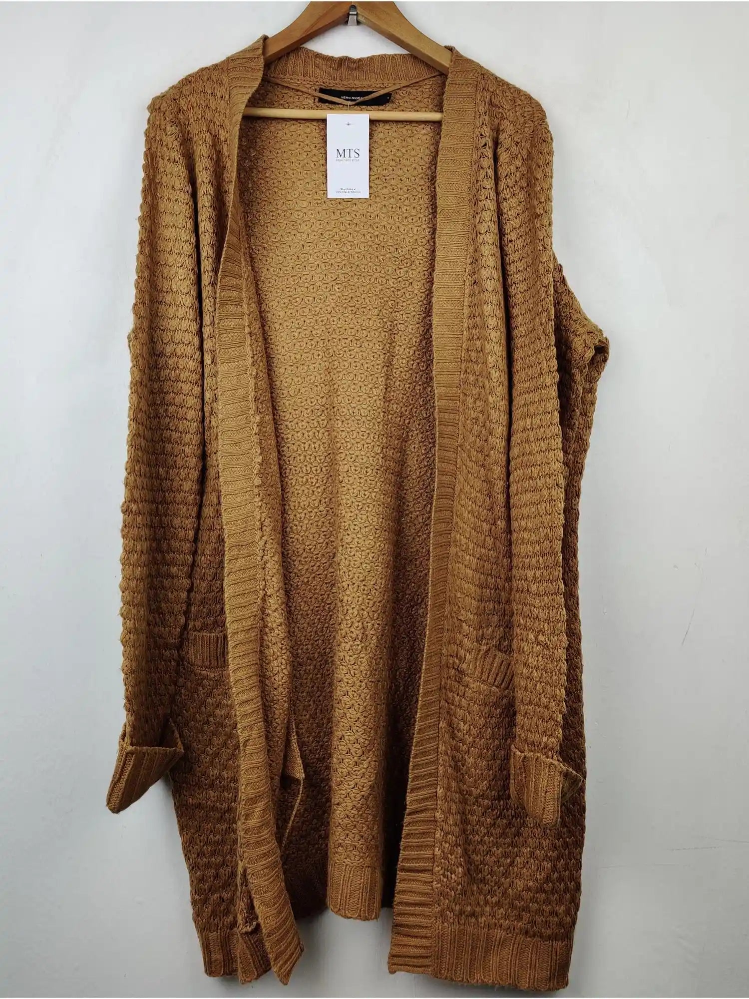 Buy online pre-used pre-loved 100% authentic & Original branded Vero Moda (LC-2855) available in Pakistan. Top international brands avilable.