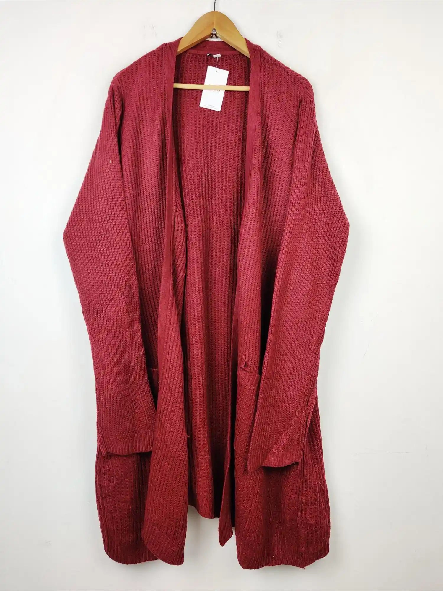 Buy online pre-used pre-loved 100% authentic & Original branded Unknown Brand (LC-2881) available in Pakistan. Top international brands avilable.