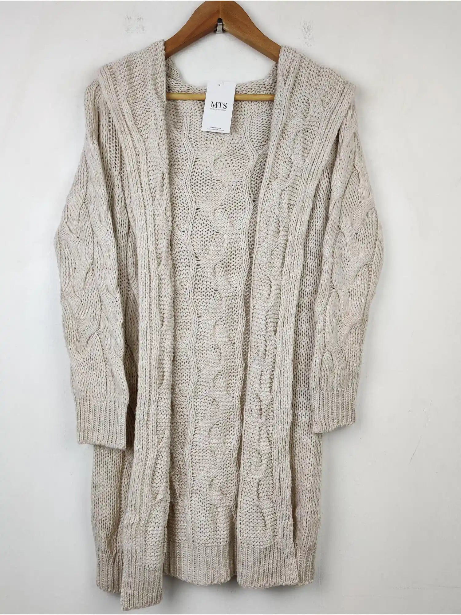 Buy online pre-used pre-loved 100% authentic & Original branded Unknown Brand (LC-2942) available in Pakistan. Top international brands avilable.