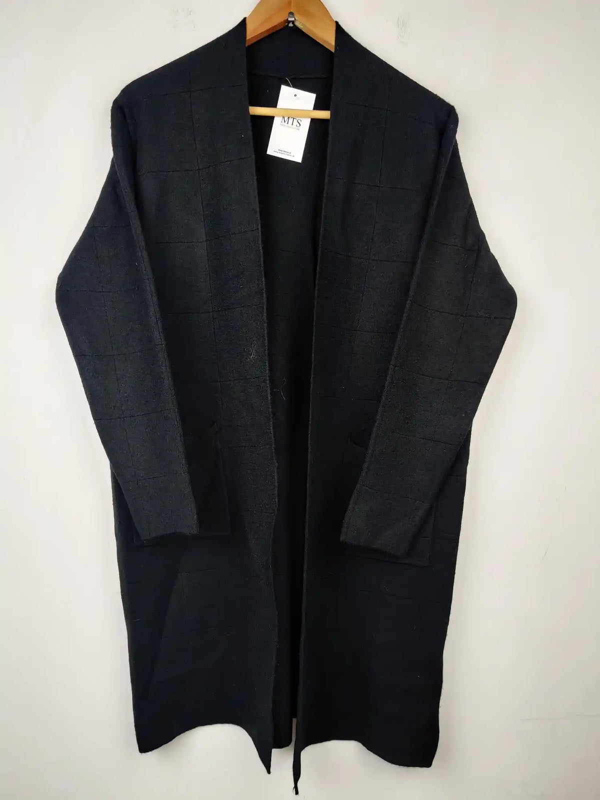 Buy online pre-used pre-loved 100% authentic & Original branded Unknown Brand (LC-3083) available in Pakistan. Top international brands avilable.