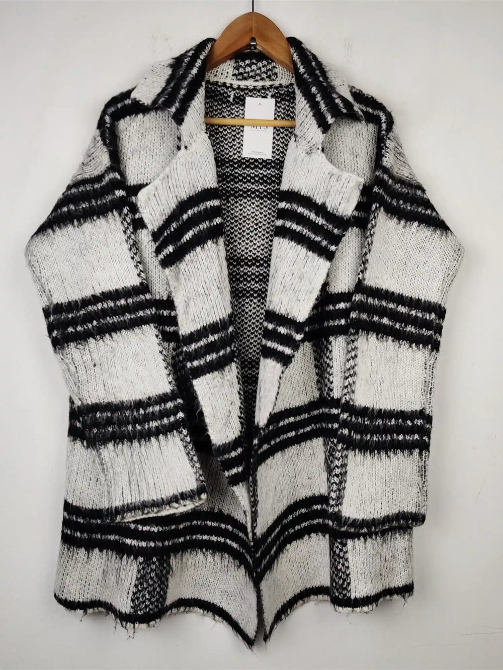 Buy online pre-used pre-loved 100% authentic & Original branded Unknown Brand (LC-3116) available in Pakistan. Top international brands avilable.