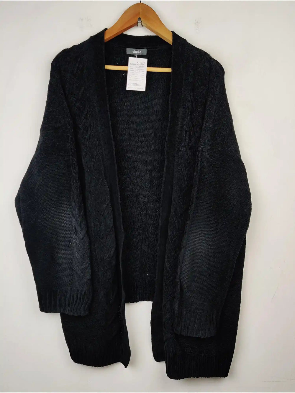 Buy online pre-used pre-loved 100% authentic & Original branded Studio (LC-3218) available in Pakistan. Top international brands avilable.