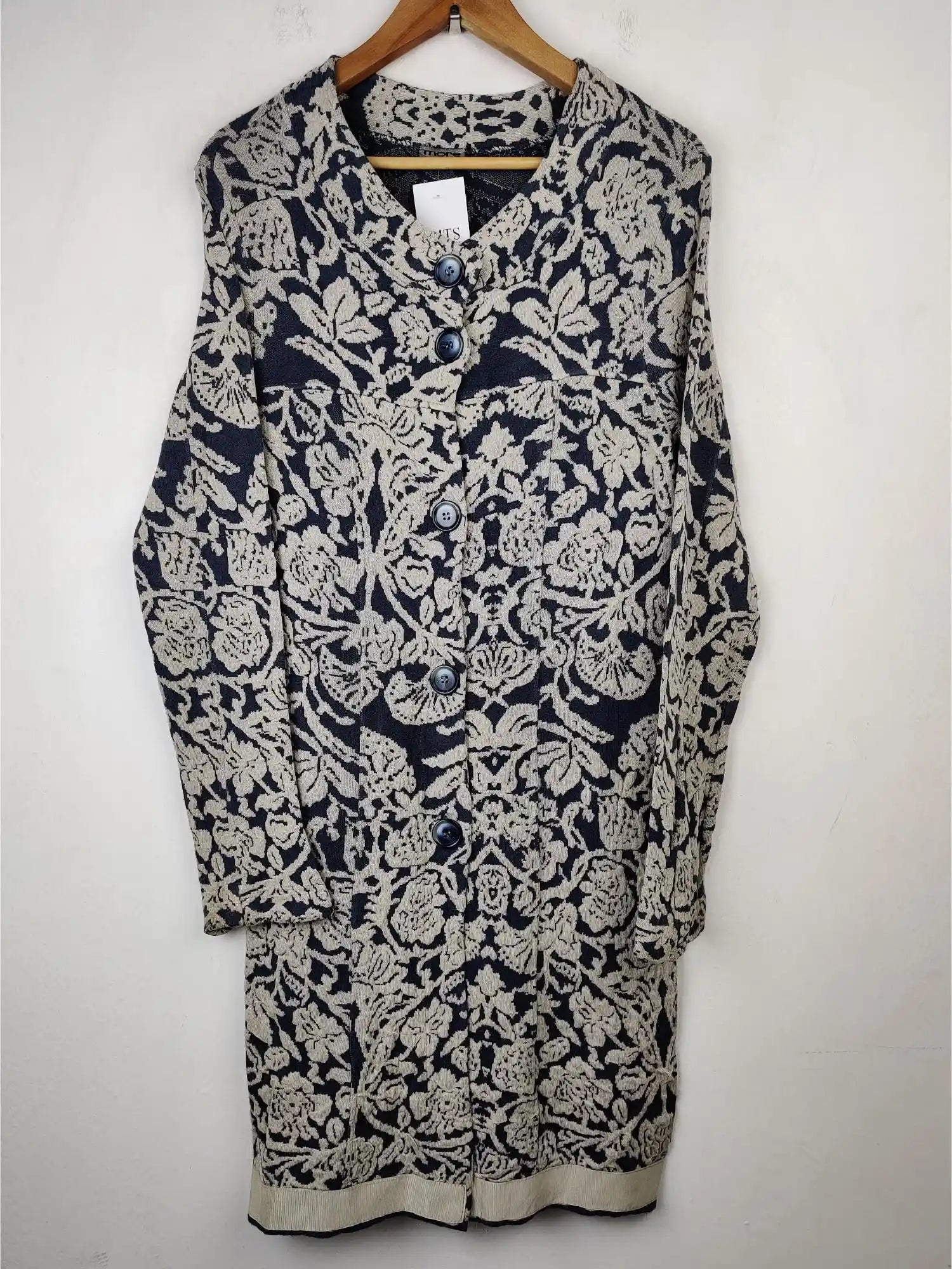 Buy online pre-used pre-loved 100% authentic & Original branded More (LC-3233) available in Pakistan. Top international brands avilable.