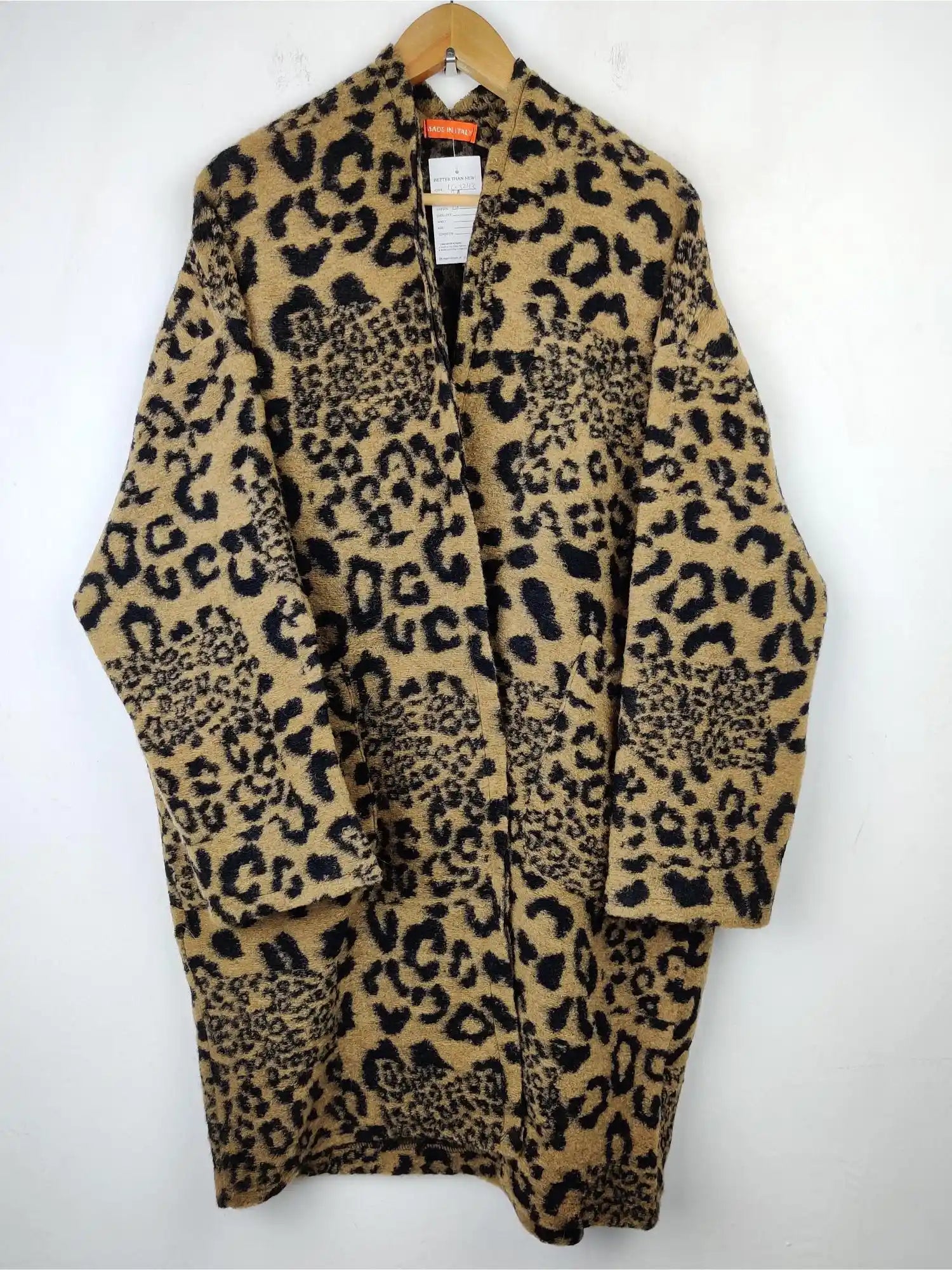 Buy online pre-used pre-loved 100% authentic & Original branded Unknown Brand (LC-3243) available in Pakistan. Top international brands avilable.