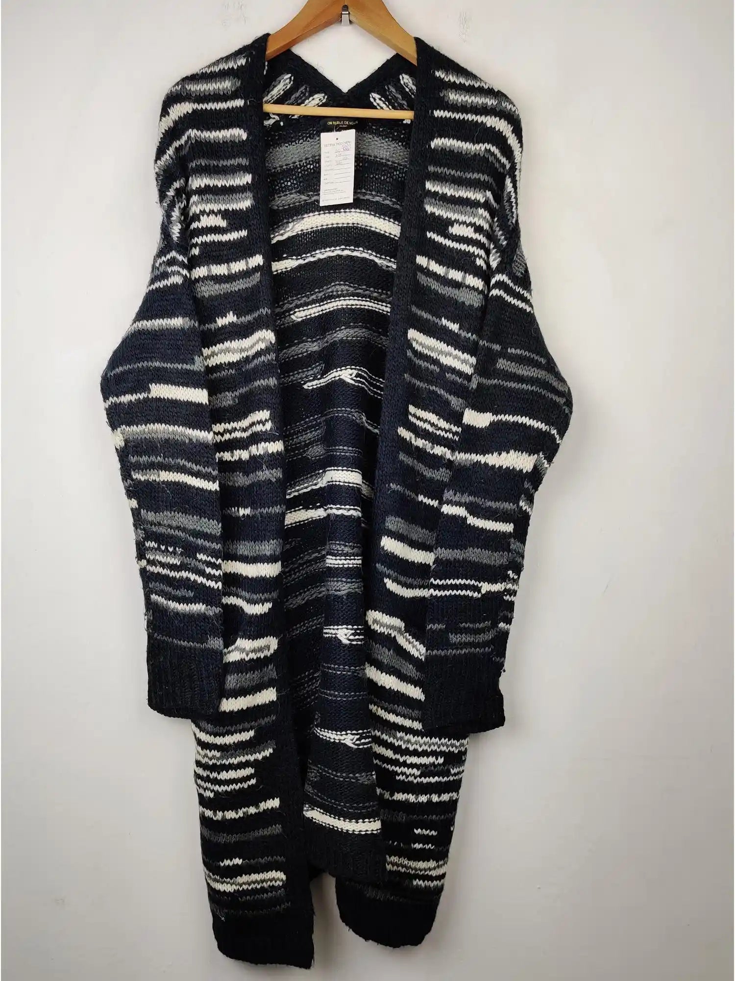 Buy online pre-used pre-loved 100% authentic & Original branded On Parle De Vous (LC-3293) available in Pakistan. Top international brands avilable.