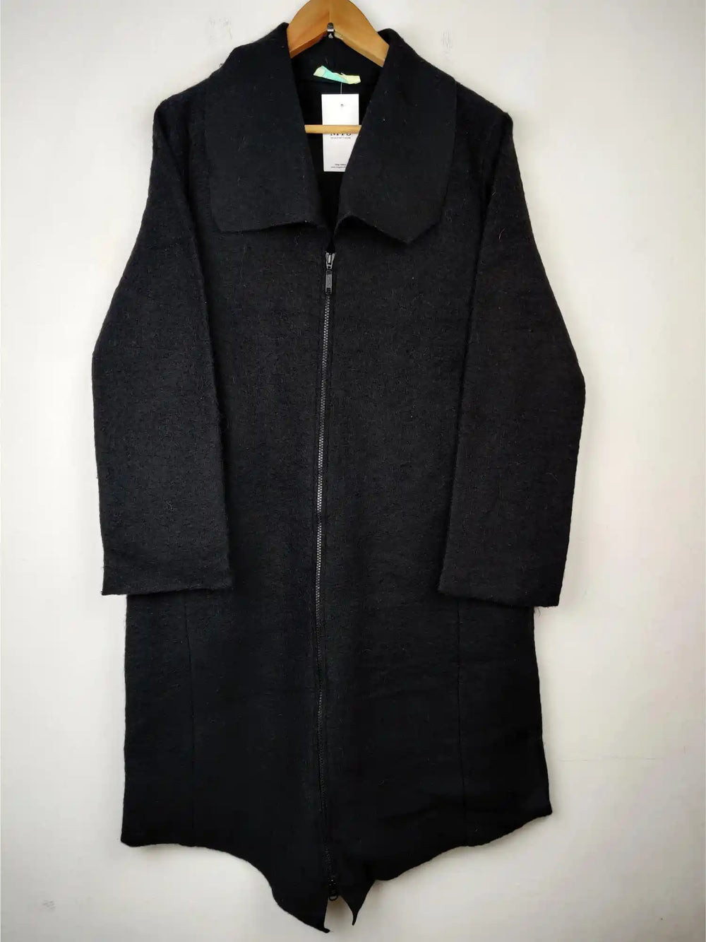 Buy online pre-used pre-loved 100% authentic & Original branded Mongul (LC-3306) available in Pakistan. Top international brands avilable.