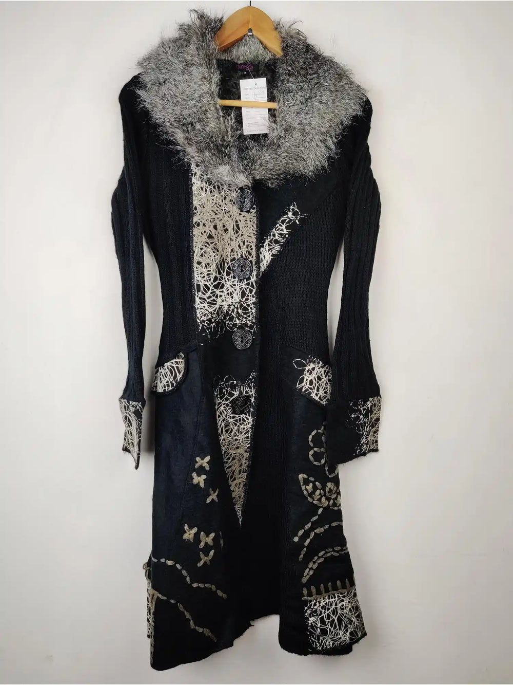 Buy online pre-used pre-loved 100% authentic & Original branded Style (LC-3315) available in Pakistan. Top international brands avilable.