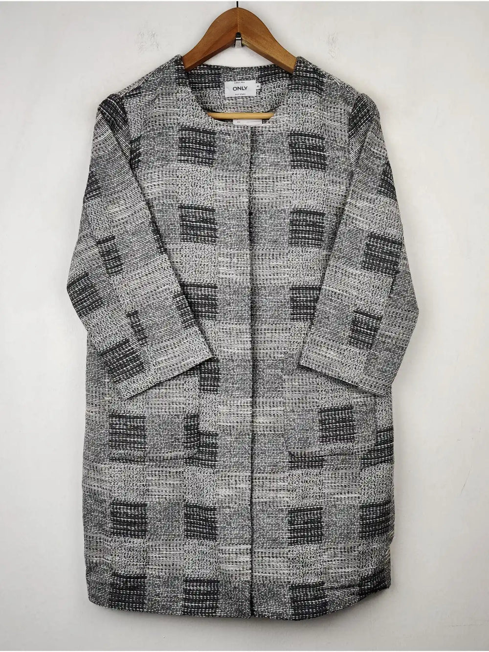 Buy online pre-used pre-loved 100% authentic & Original branded Only (LC-3317) available in Pakistan. Top international brands avilable.