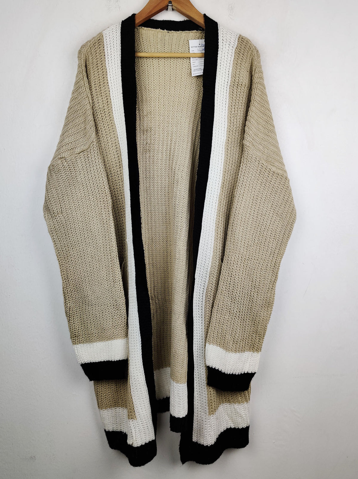 Buy online pre-used pre-loved 100% authentic & Original branded Unknown Brand (LC-3405) available in Pakistan. Top international brands avilable.