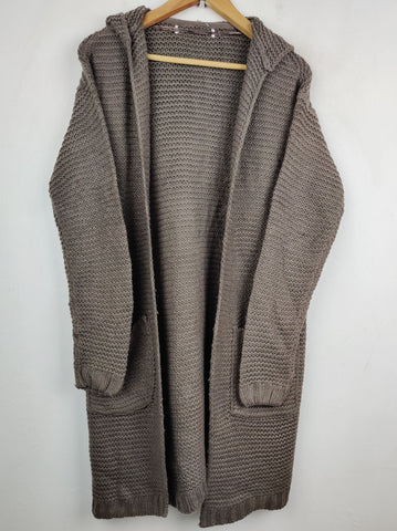Buy online pre-used pre-loved 100% authentic & Original branded Unknown Brand (LC-3411) available in Pakistan. Top international brands avilable.