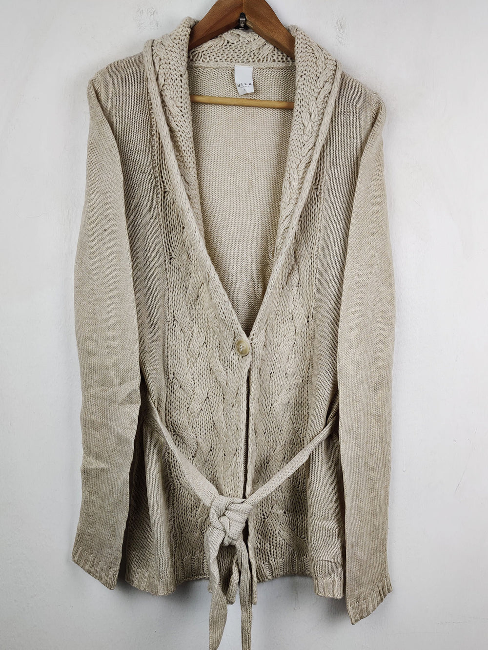 Buy online pre-used pre-loved 100% authentic & Original branded Vila (LC-3483) available in Pakistan. Top international brands avilable.