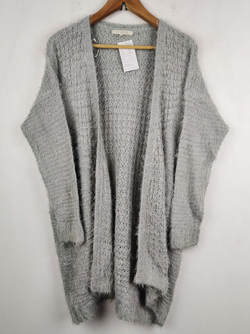 Buy online pre-used pre-loved 100% authentic & Original branded Love Knitwear (LC-3496) available in Pakistan. Top international brands avilable.
