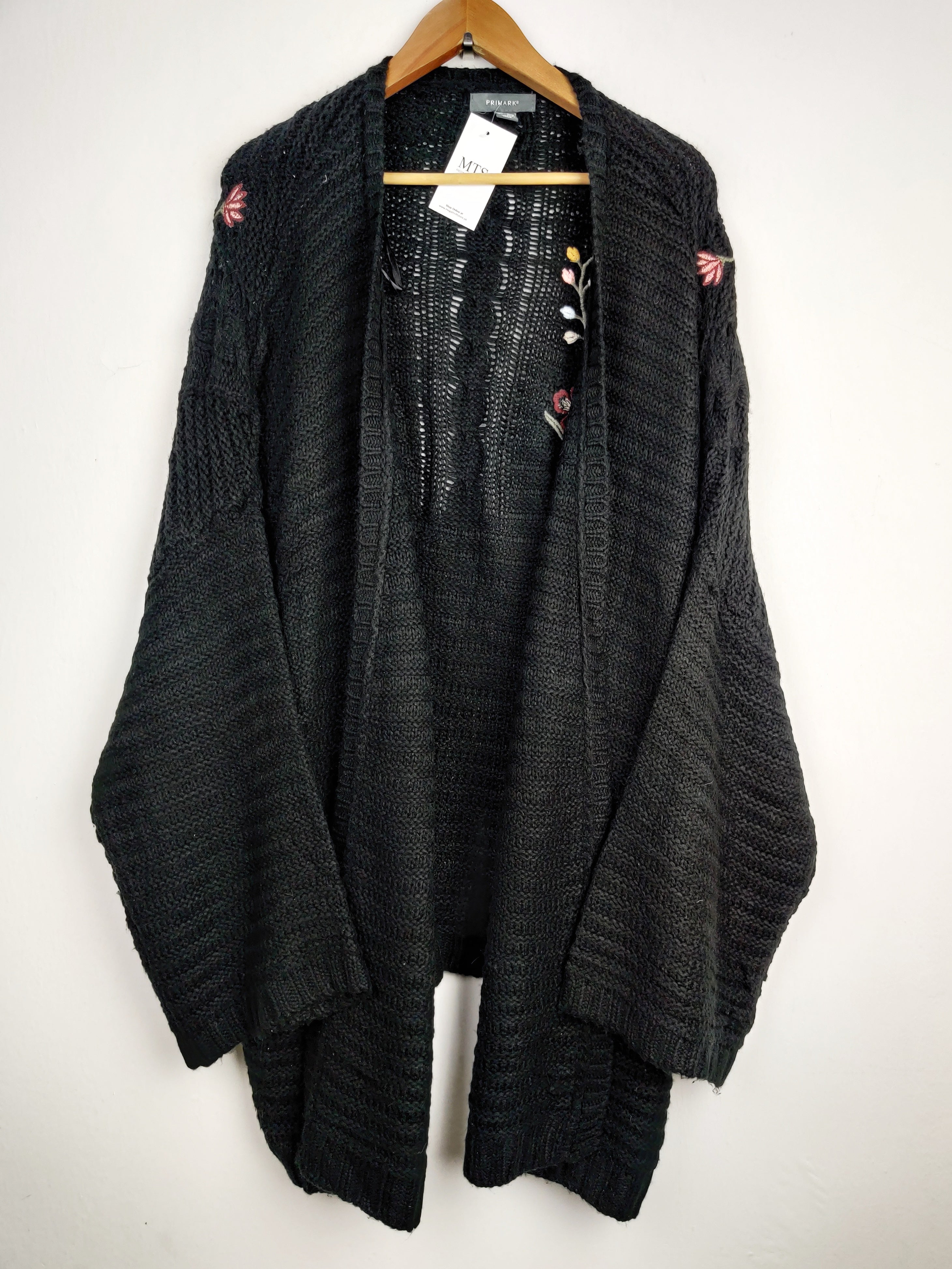Buy online pre-used pre-loved 100% authentic & Original branded Primark (LC-3532) available in Pakistan. Top international brands avilable.