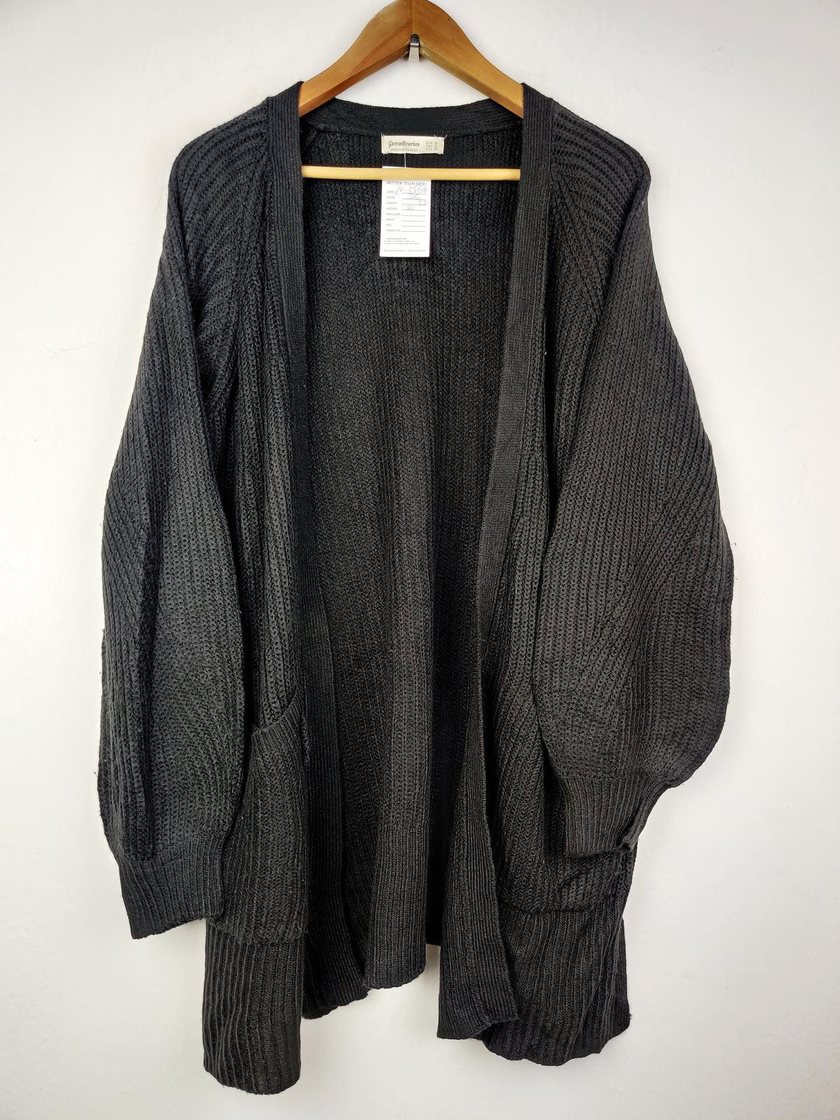 Buy online pre-used pre-loved 100% authentic & Original branded Stradivarius (LC-3568) available in Pakistan. Top international brands avilable.