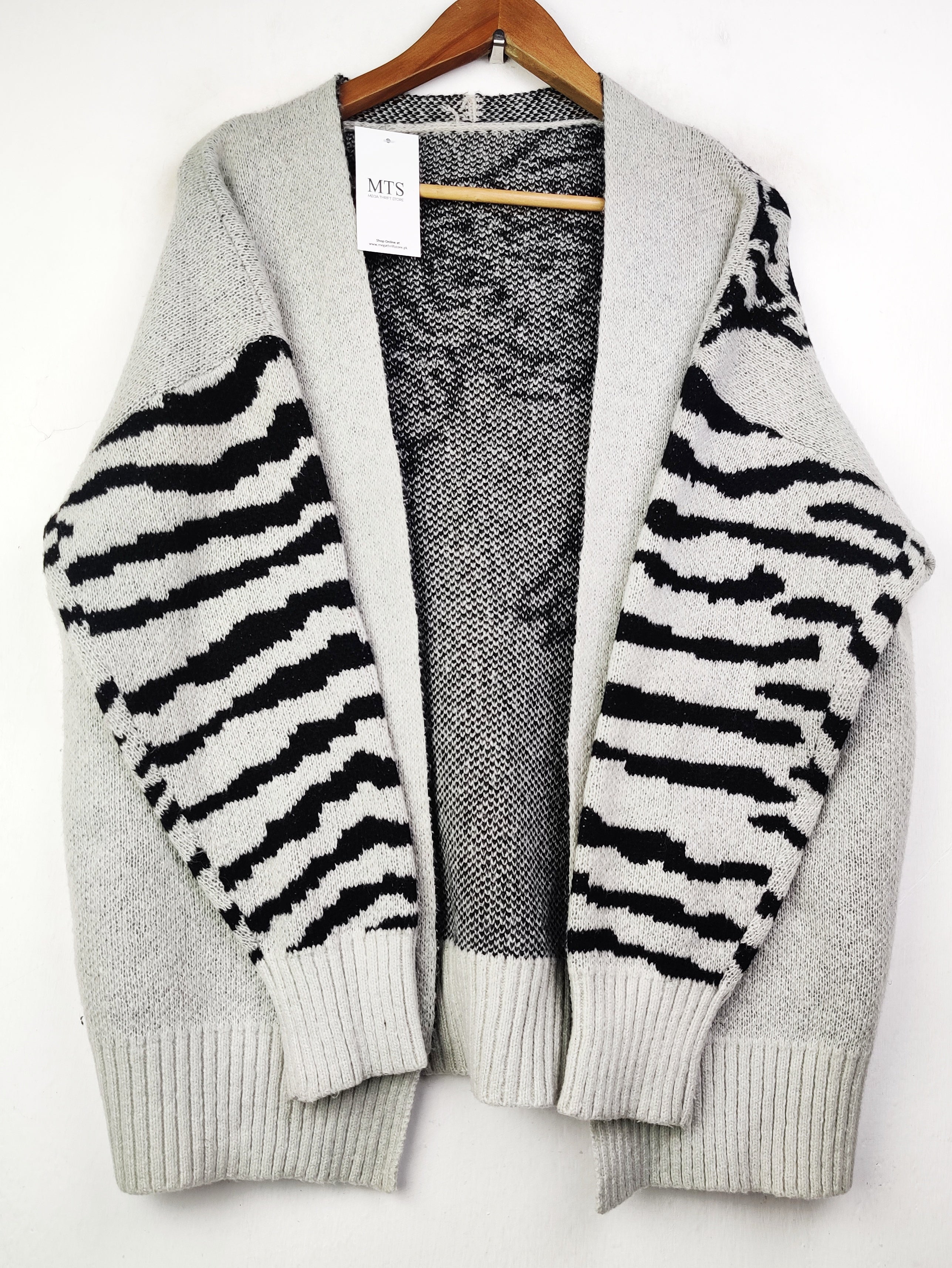 Buy online pre-used pre-loved 100% authentic & Original branded Shein (LC-3640) available in Pakistan. Top international brands avilable.
