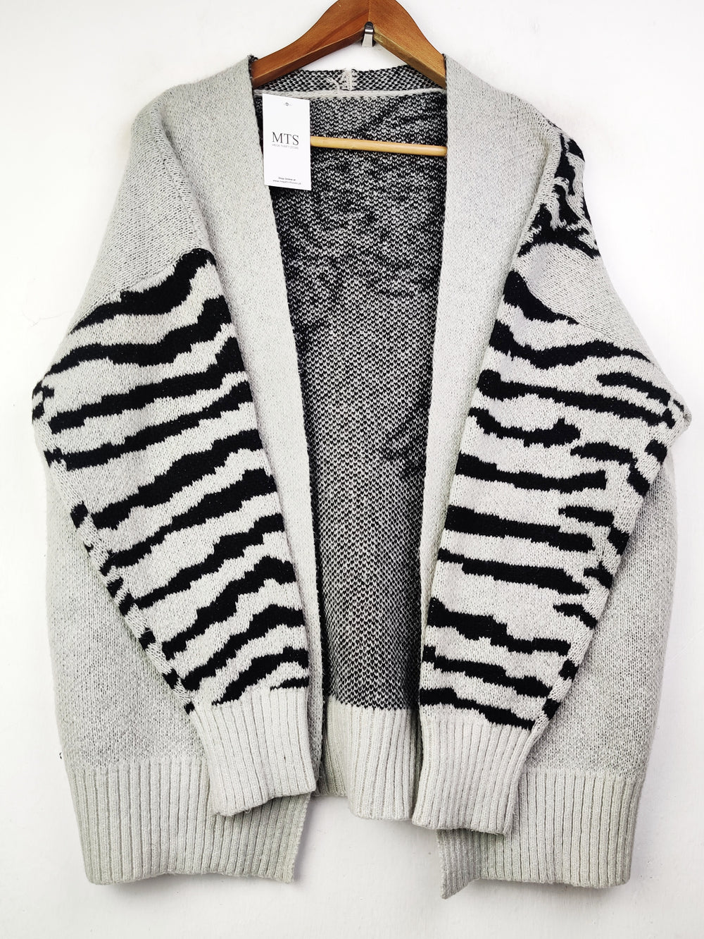 Buy online pre-used pre-loved 100% authentic & Original branded Shein (LC-3640) available in Pakistan. Top international brands avilable.
