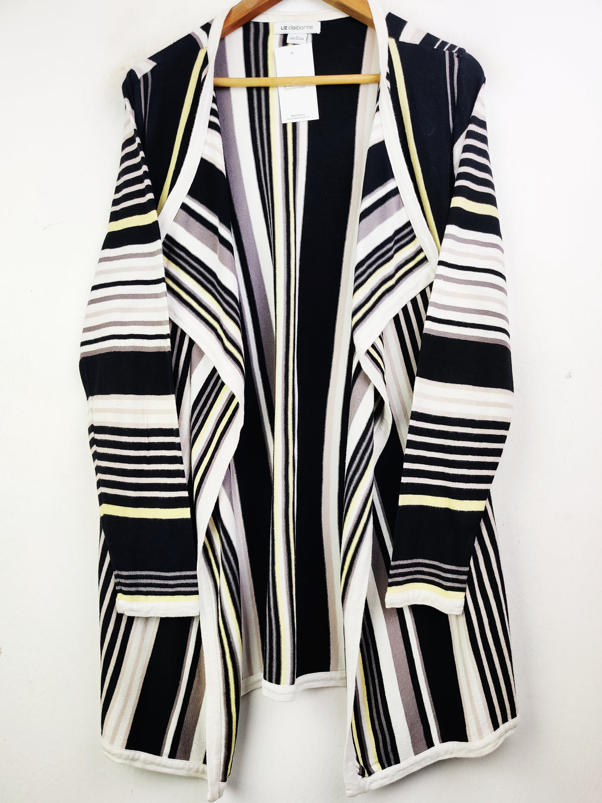 Buy online pre-used pre-loved 100% authentic & Original branded Liz Claiborne (LC-3699) available in Pakistan. Top international brands avilable.