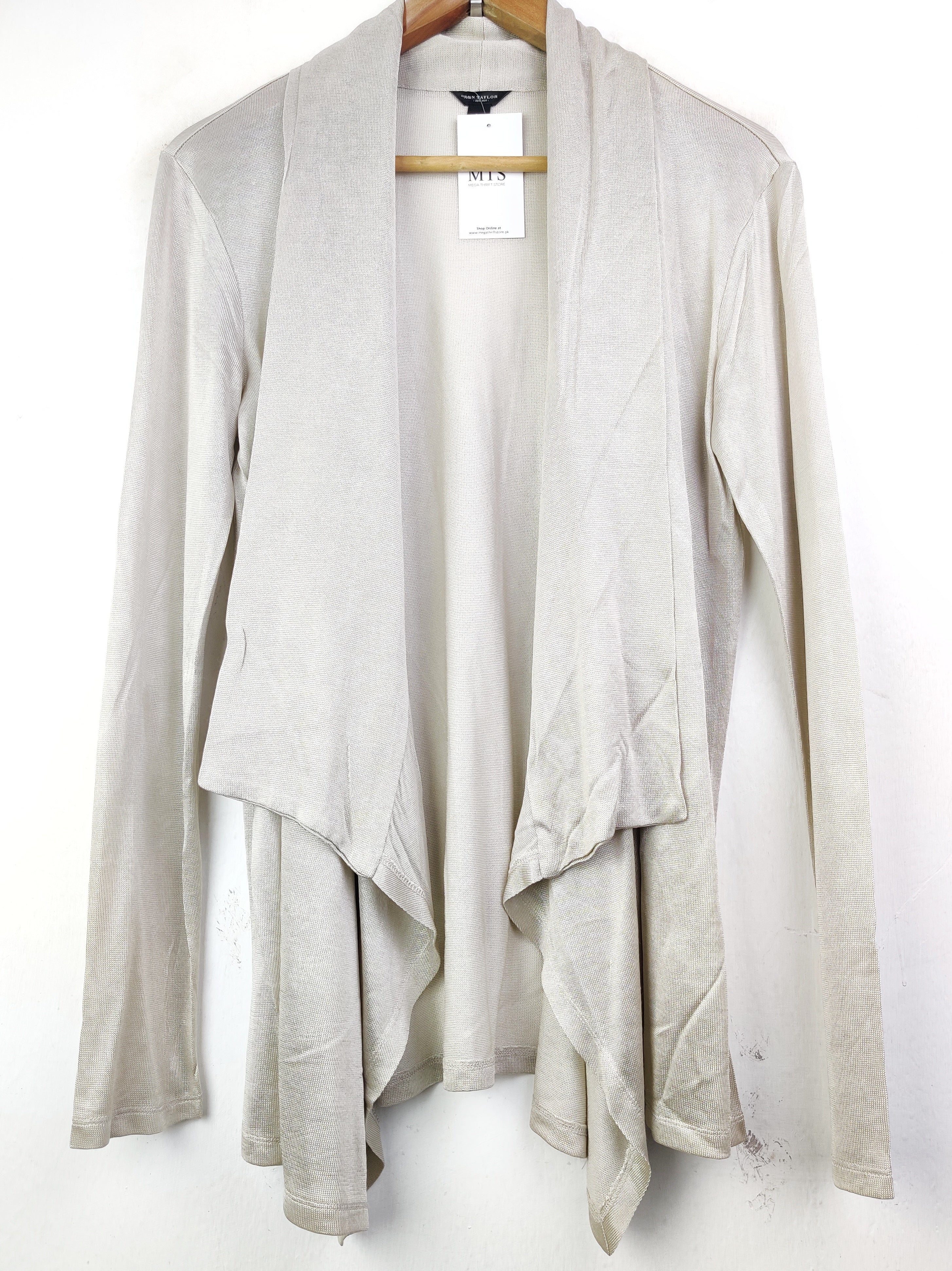 Buy online pre-used pre-loved 100% authentic & Original branded Ann Taylor (LC-3701) available in Pakistan. Top international brands avilable.