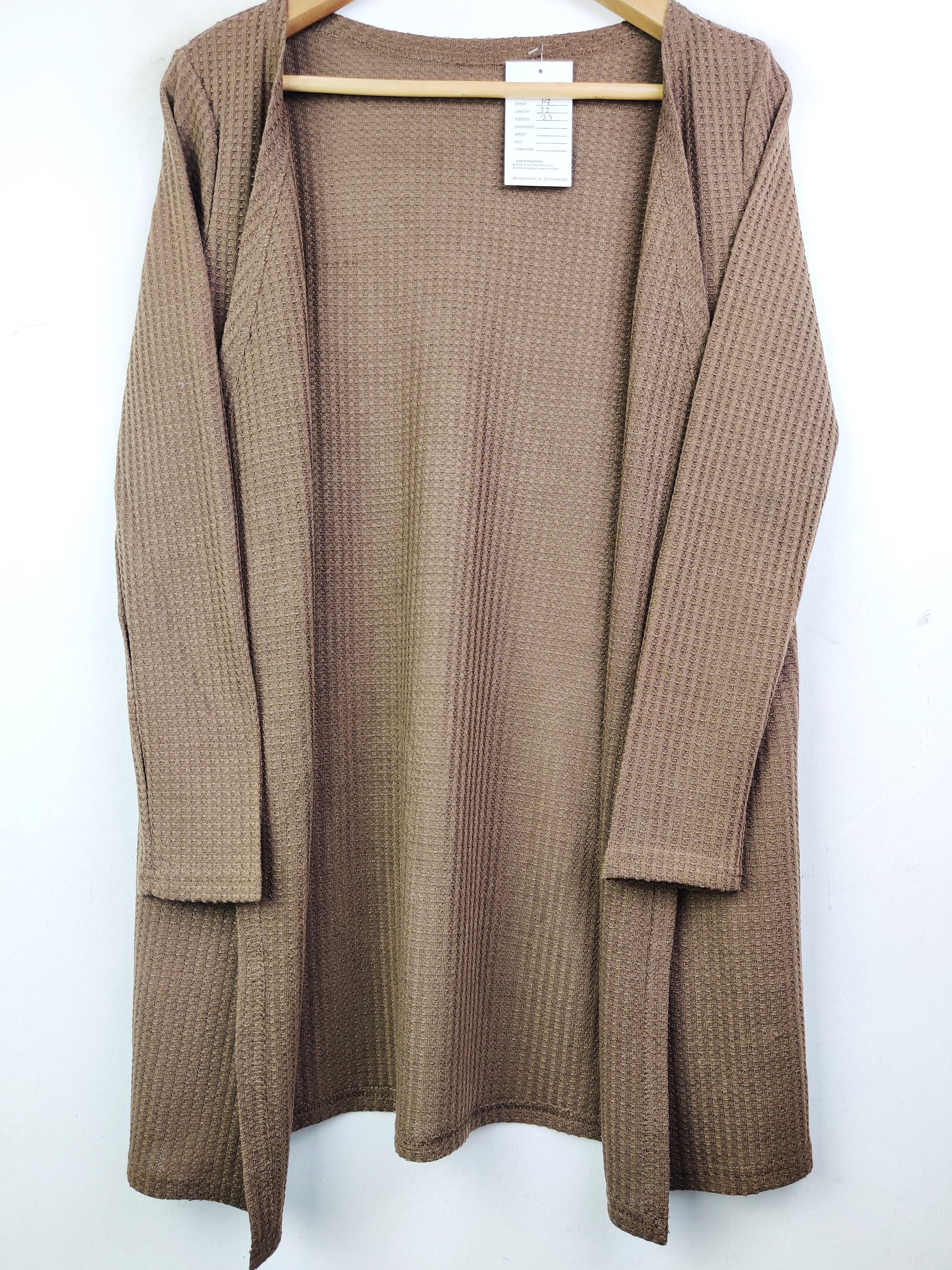 Buy online pre-used pre-loved 100% authentic & Original branded Unknown Brand (LC-3722) available in Pakistan. Top international brands avilable.