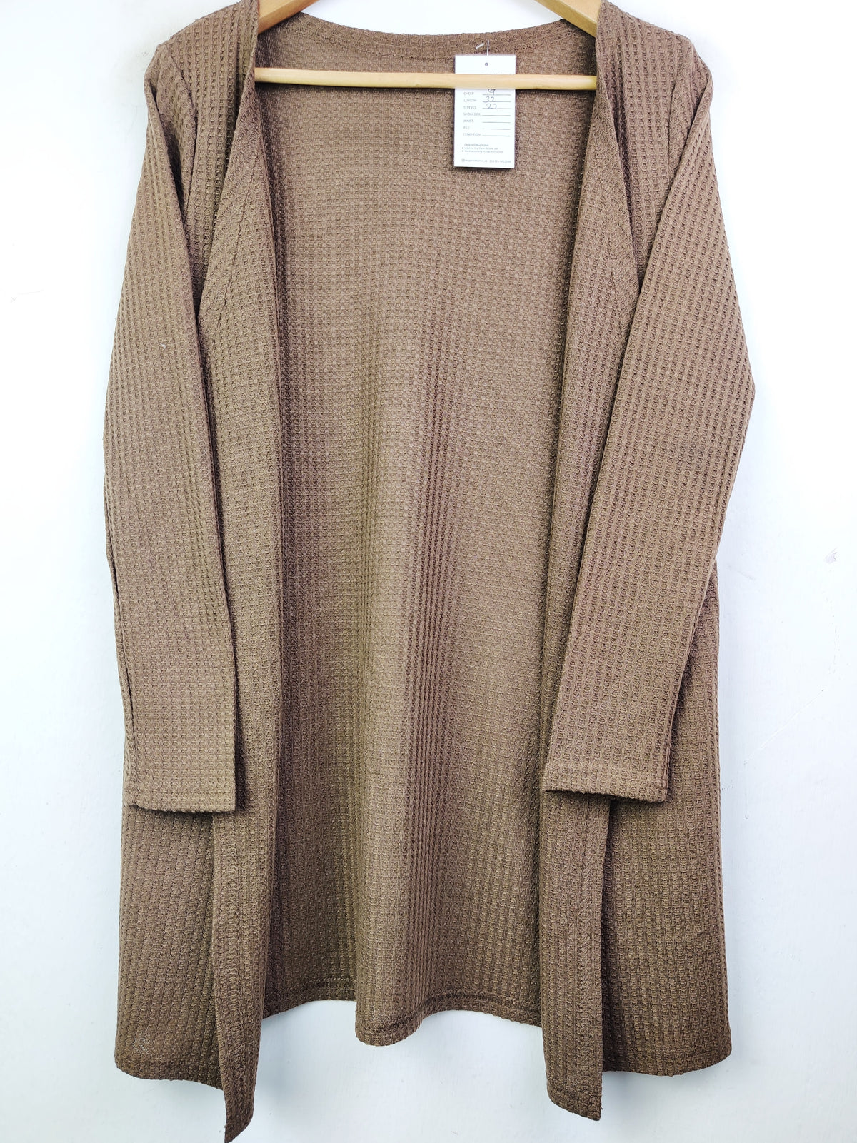 Buy online pre-used pre-loved 100% authentic & Original branded Unknown Brand (LC-3722) available in Pakistan. Top international brands avilable.