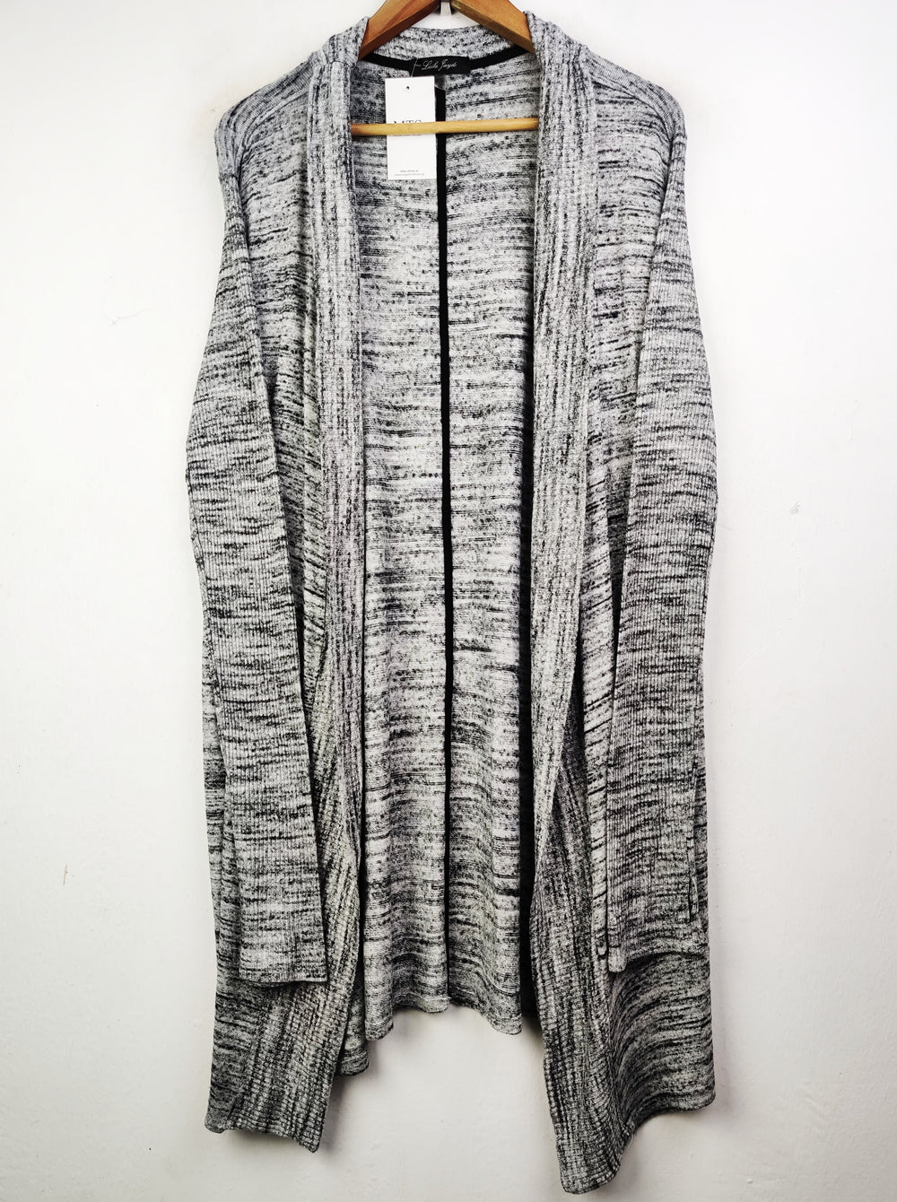 Buy online pre-used pre-loved 100% authentic & Original branded Laila Jayde (LC-3727) available in Pakistan. Top international brands avilable.