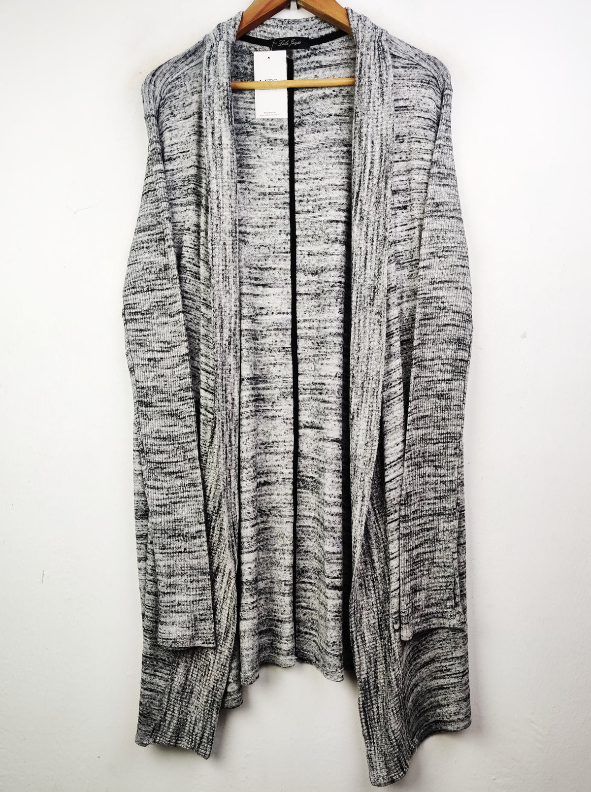 Buy online pre-used pre-loved 100% authentic & Original branded Laila Jayde (LC-3727) available in Pakistan. Top international brands avilable.