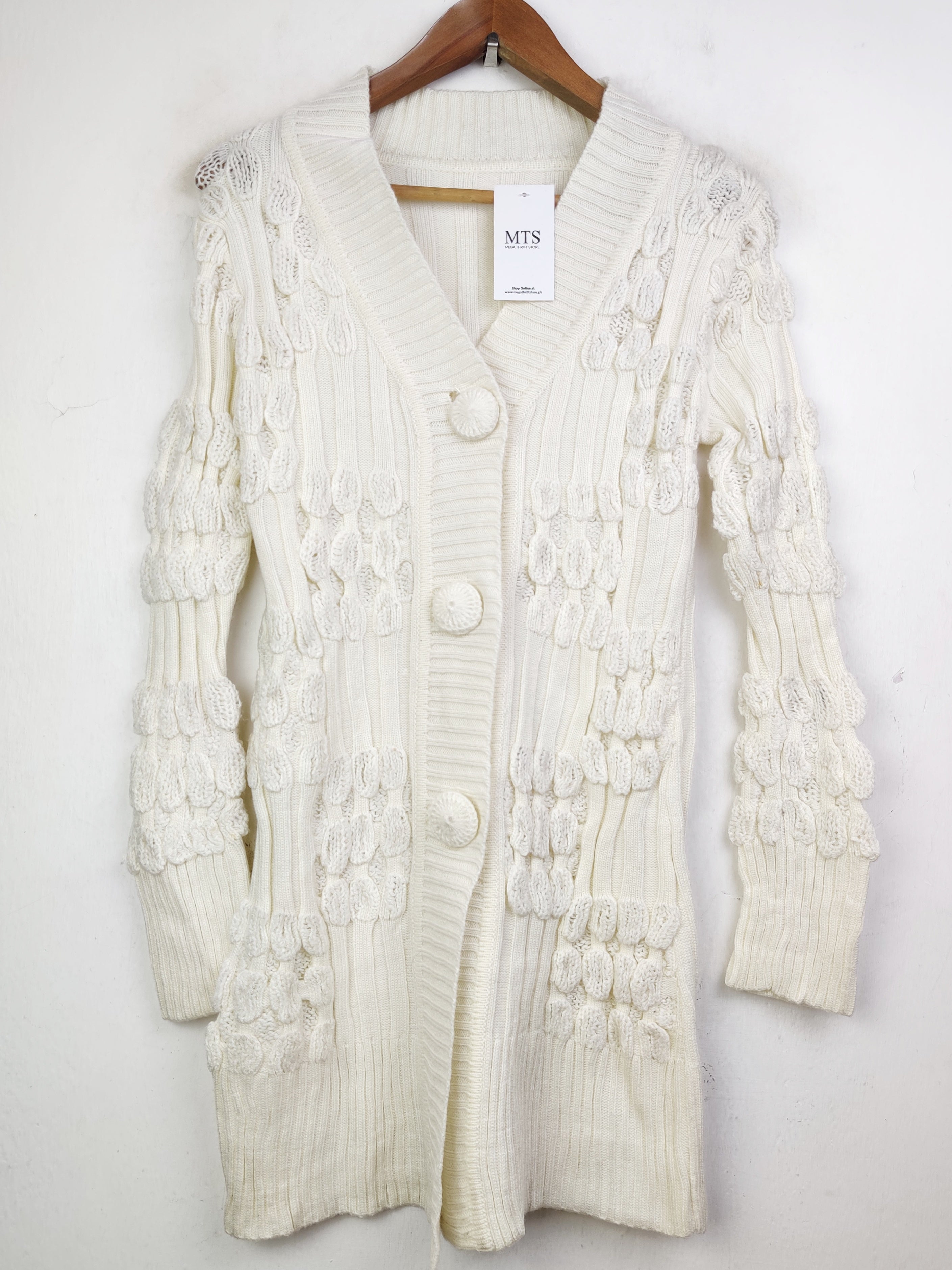 Buy online pre-used pre-loved 100% authentic & Original branded Unknown Brand (LC-3753) available in Pakistan. Top international brands avilable.