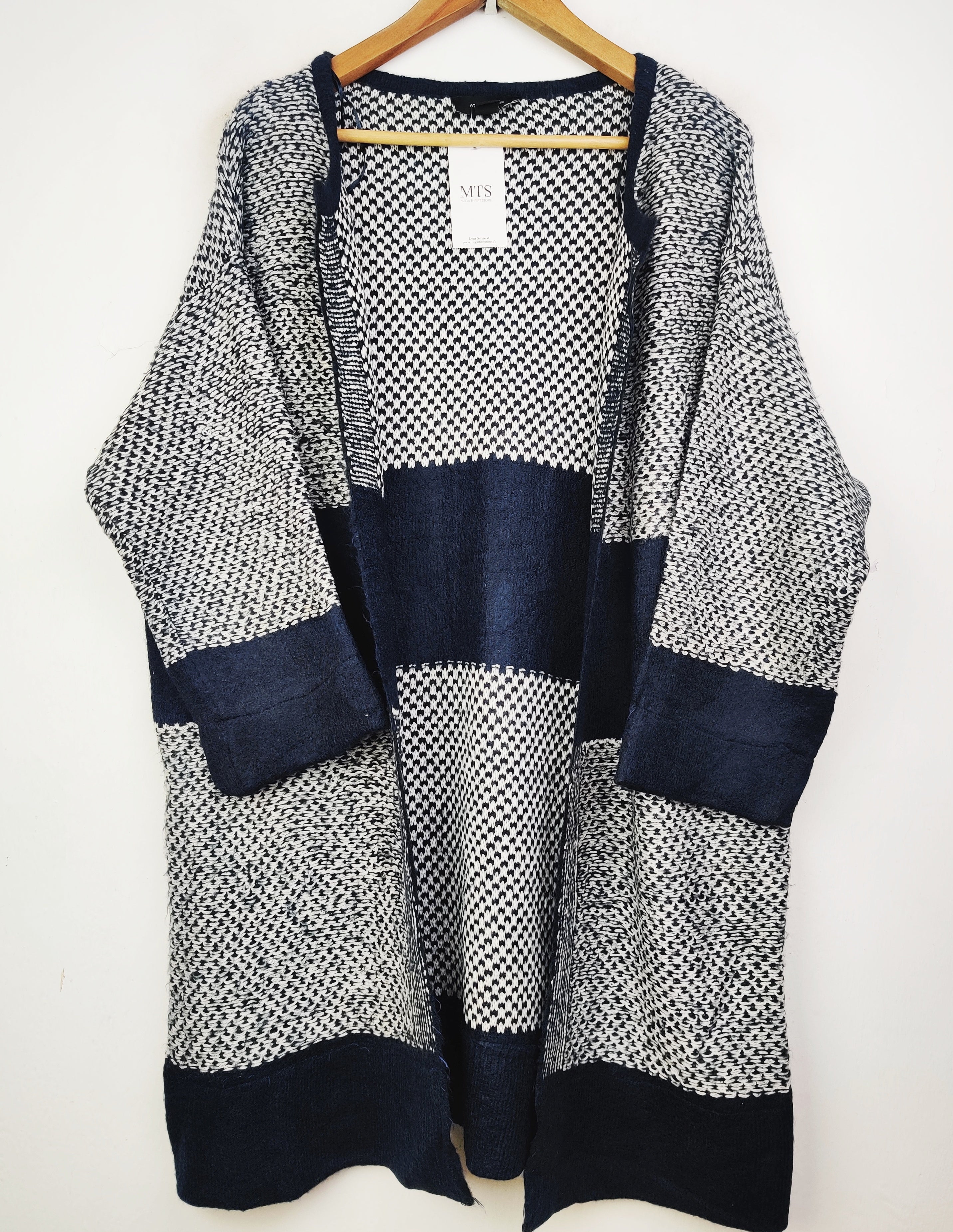Buy online pre-used pre-loved 100% authentic & Original branded Atmosphere (LC-3789) available in Pakistan. Top international brands avilable.