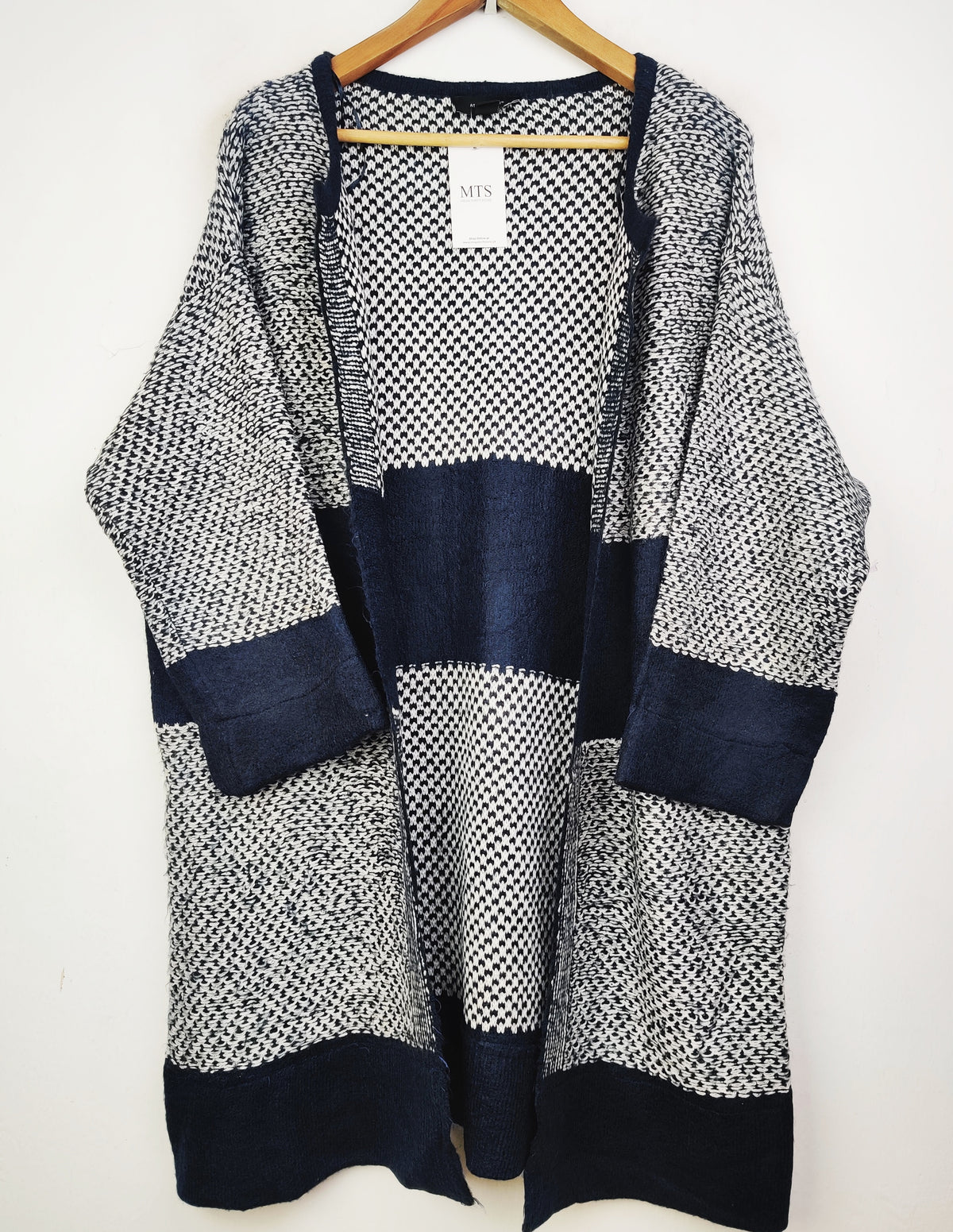 Buy online pre-used pre-loved 100% authentic & Original branded Atmosphere (LC-3789) available in Pakistan. Top international brands avilable.