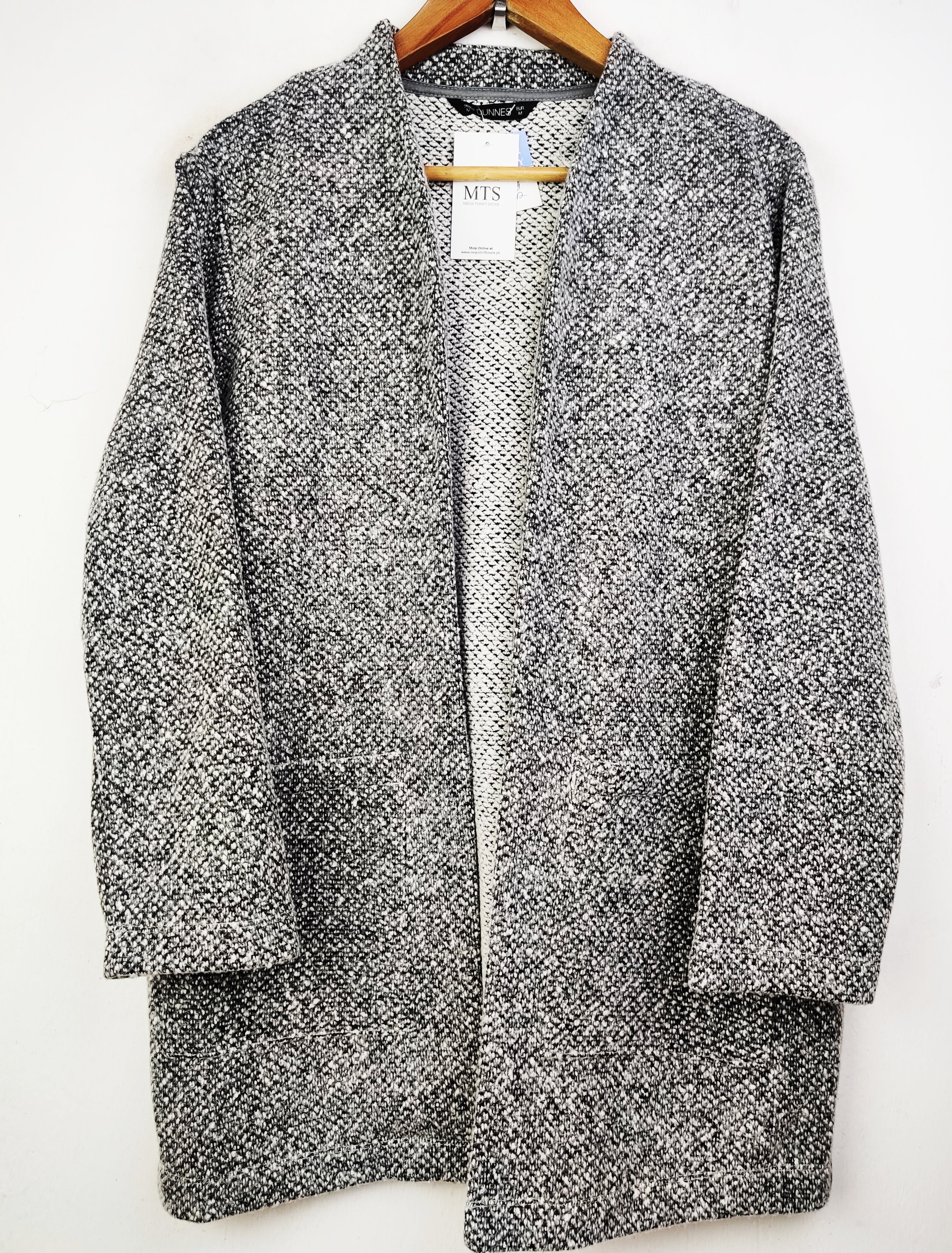 Buy online pre-used pre-loved 100% authentic & Original branded Dunnes (LC-3795) available in Pakistan. Top international brands avilable.