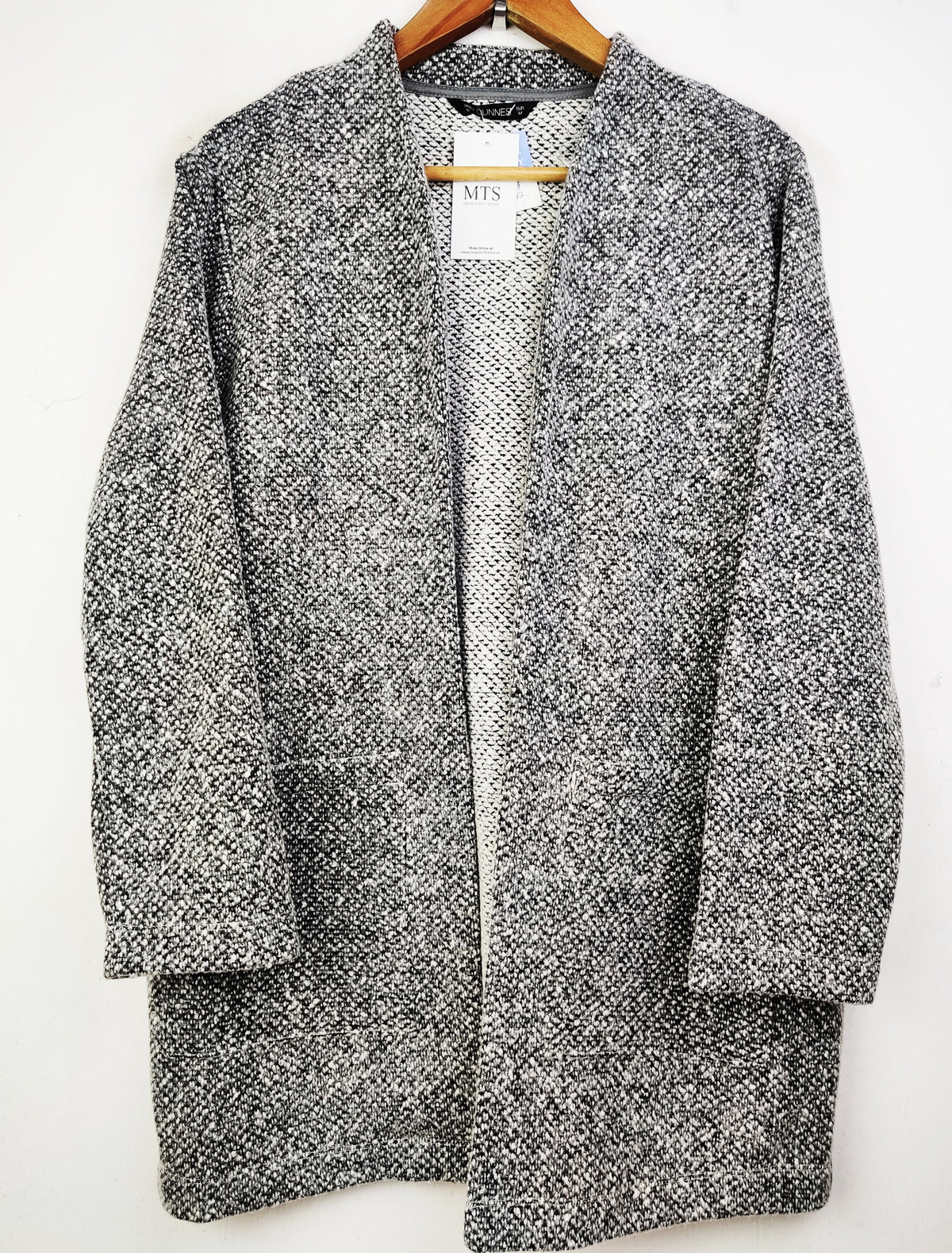 Buy online pre-used pre-loved 100% authentic & Original branded Dunnes (LC-3795) available in Pakistan. Top international brands avilable.