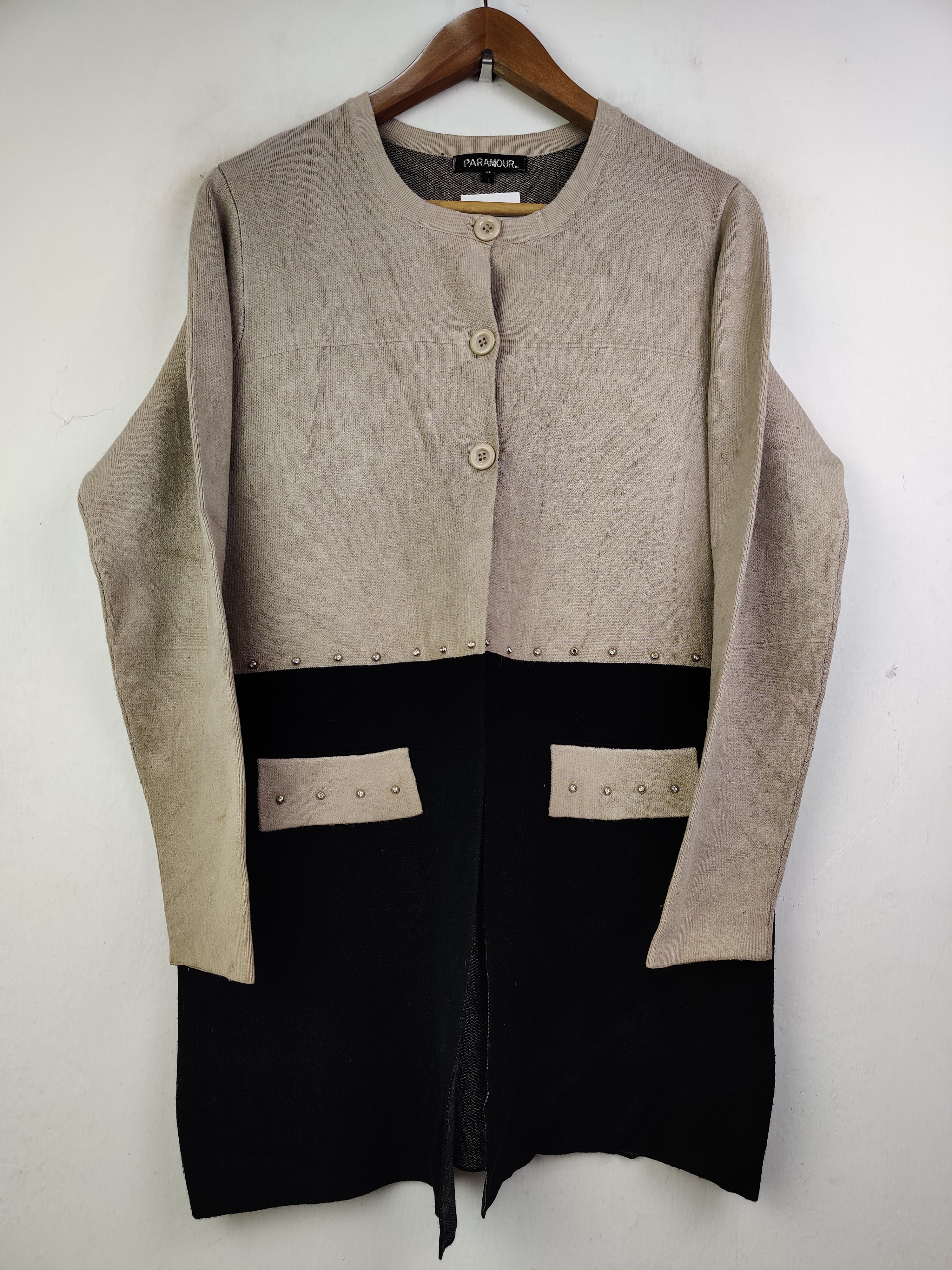 Buy online pre-used pre-loved 100% authentic & Original branded Paramour (LC-3836) available in Pakistan. Top international brands avilable.