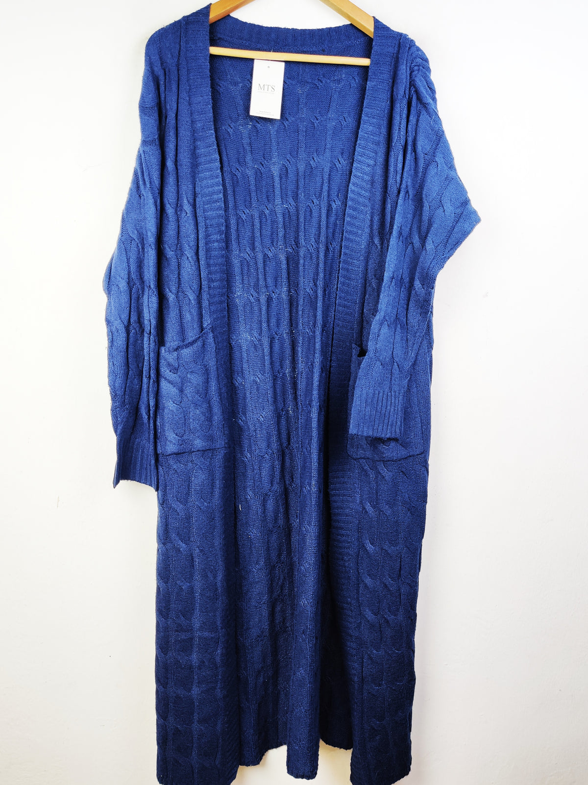 Buy online pre-used pre-loved 100% authentic & Original branded Unknown Brand (LC-3848) available in Pakistan. Top international brands avilable.