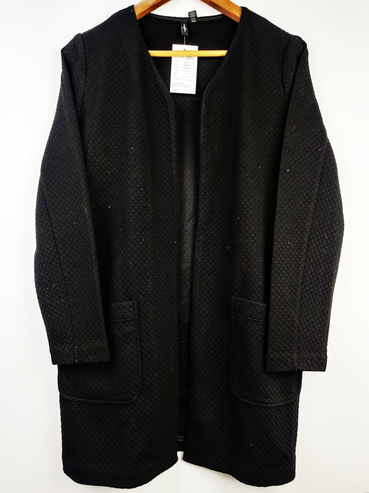 Buy online pre-used pre-loved 100% authentic & Original branded Vero Moda (LC-3890) available in Pakistan. Top international brands avilable.
