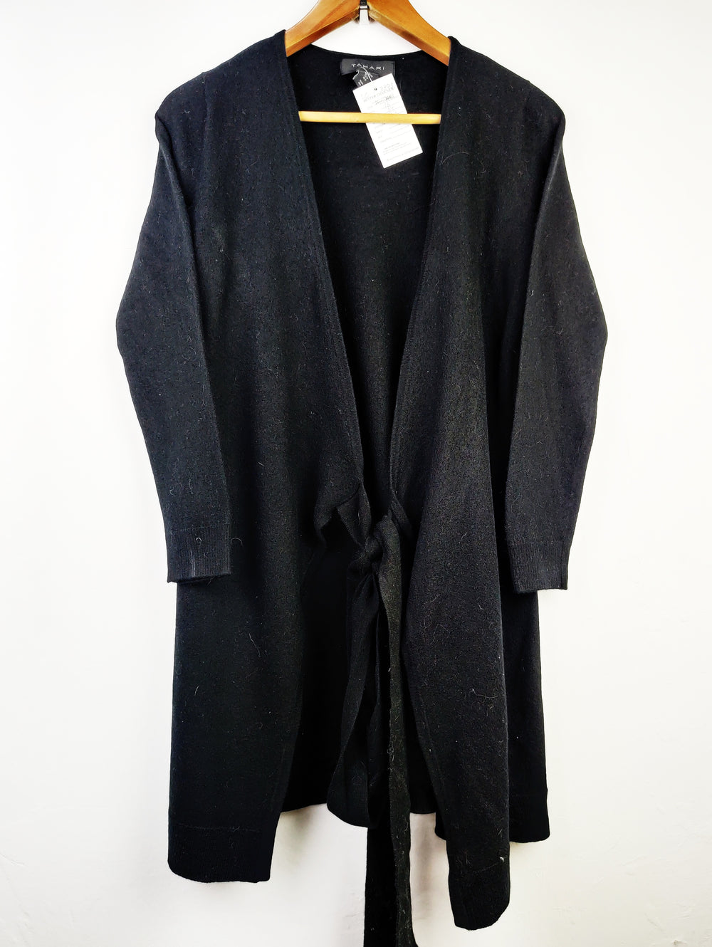 Buy online pre-used pre-loved 100% authentic & Original branded Tahari (LC-3893) available in Pakistan. Top international brands avilable.
