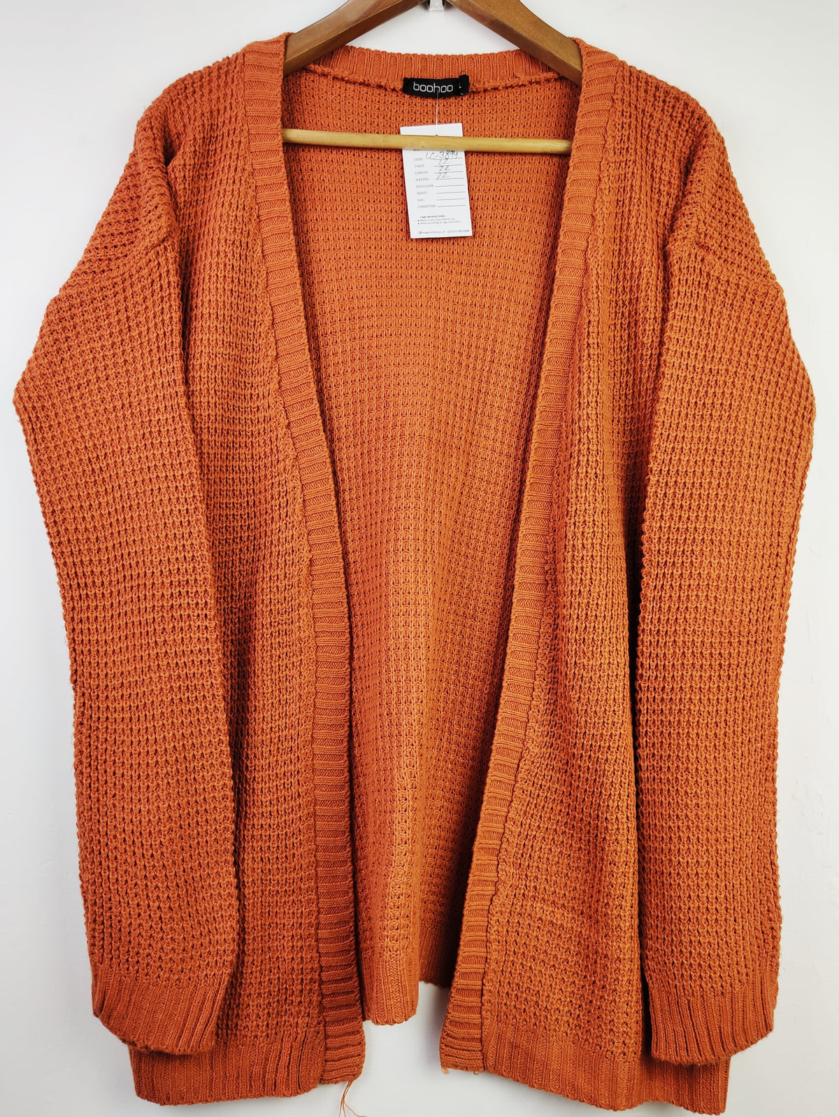 Buy online pre-used pre-loved 100% authentic & Original branded Boohoo (LC-3894) available in Pakistan. Top international brands avilable.