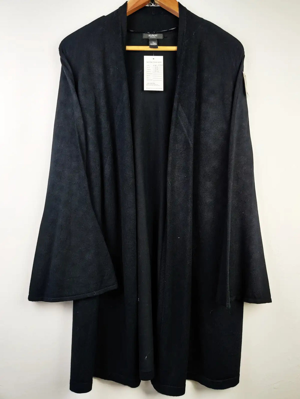 Buy online pre-used pre-loved 100% authentic & Original branded Alfani (LC-3959) available in Pakistan. Top international brands avilable.