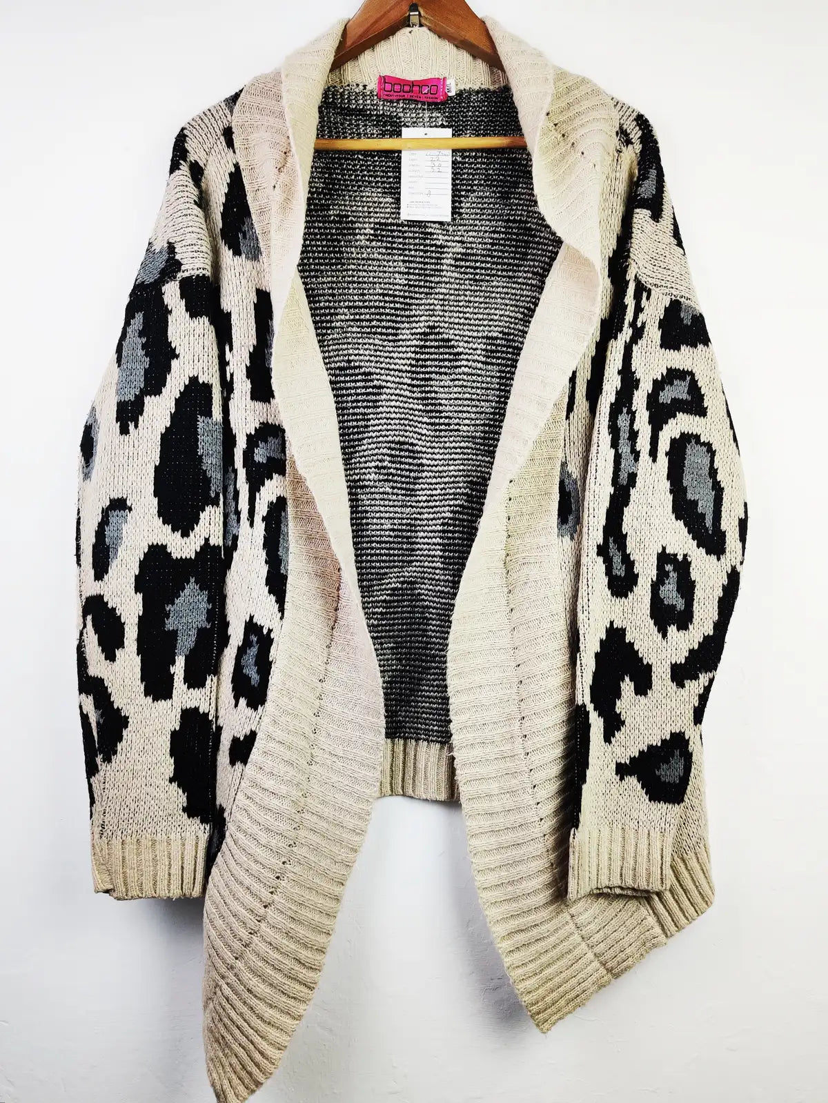 Buy online pre-used pre-loved 100% authentic & Original branded Boohoo (LC-4002) available in Pakistan. Top international brands avilable.
