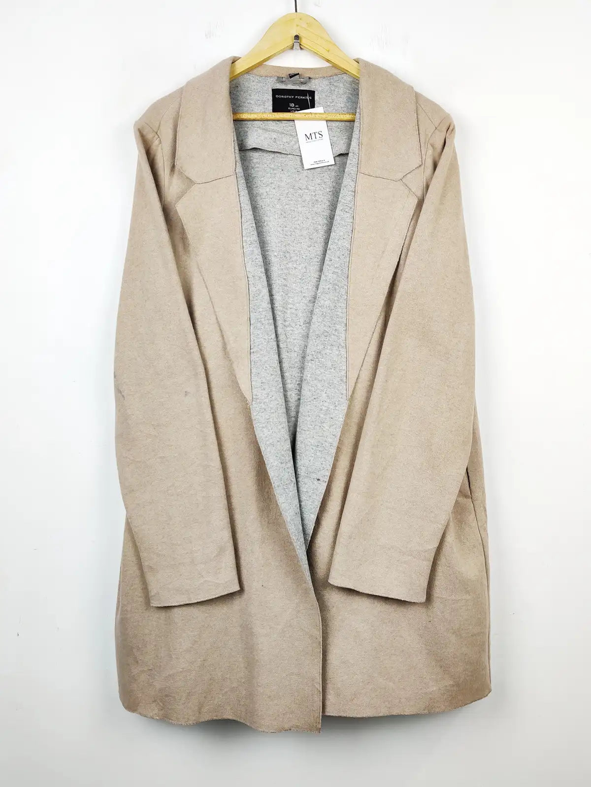 Buy online pre-used pre-loved 100% authentic & Original branded Dorothy Perkins (LC-4008) available in Pakistan. Top international brands avilable.