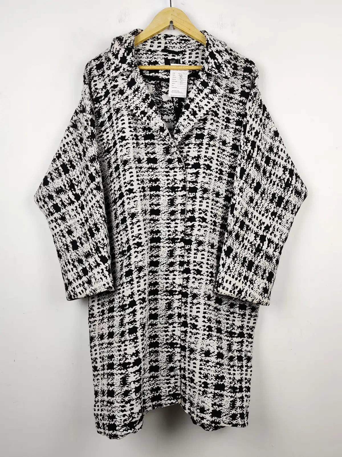 Buy online pre-used pre-loved 100% authentic & Original branded F&F (LC-4013) available in Pakistan. Top international brands avilable.